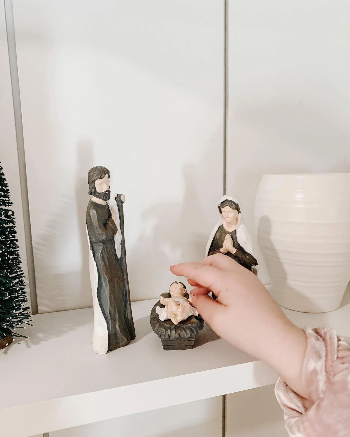 Away in a manger
No crib for His bed
The little Lord Jesus
Lay down His sweet head ✨  We went to Midnight Mass outside last night as a family and it was spectacular imagining the night he was born in a crude stable almost outdoors himself. The altar 