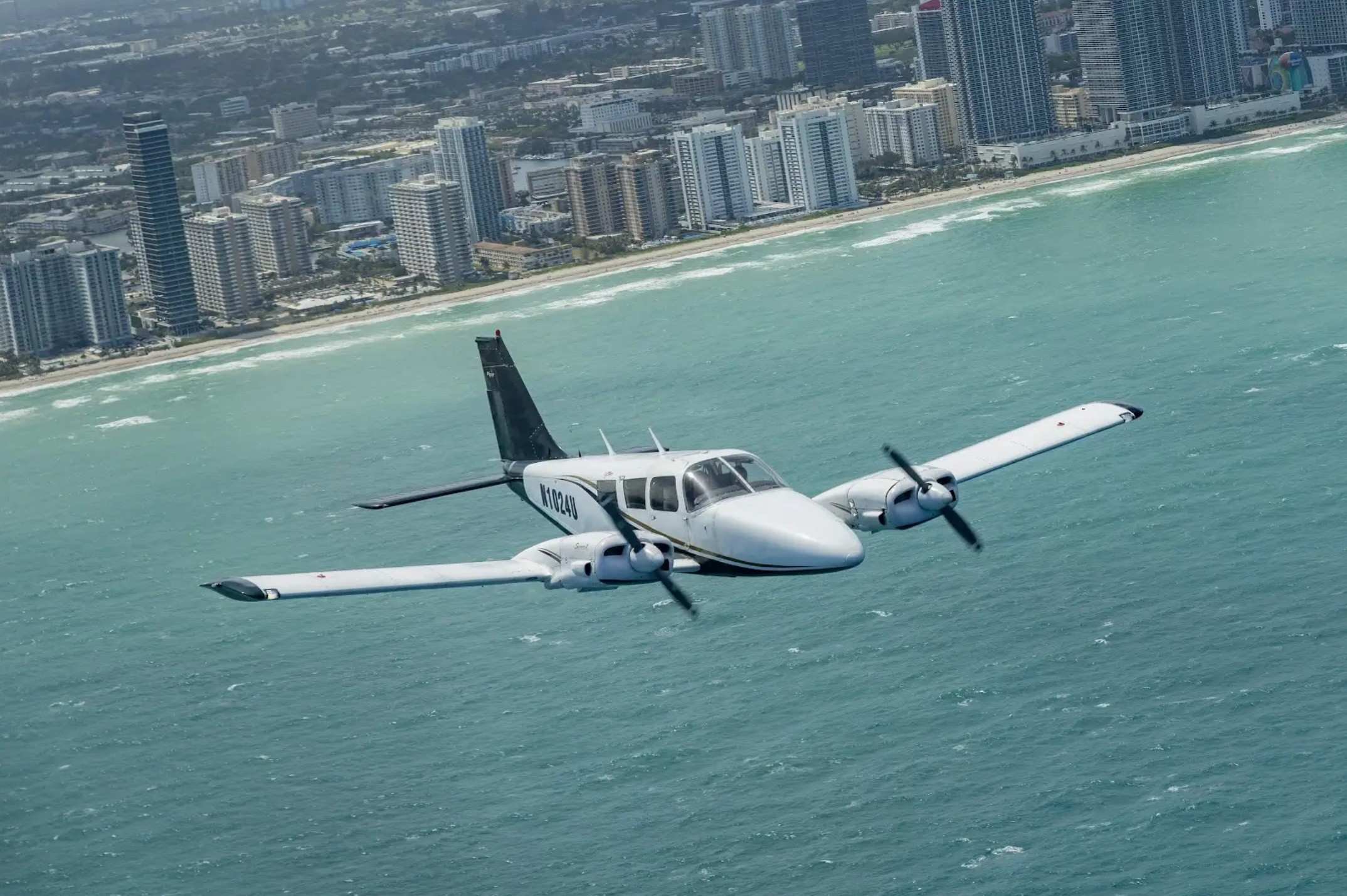 Piper_Seneca_flying_in_front_of_the_coast_01.jpg