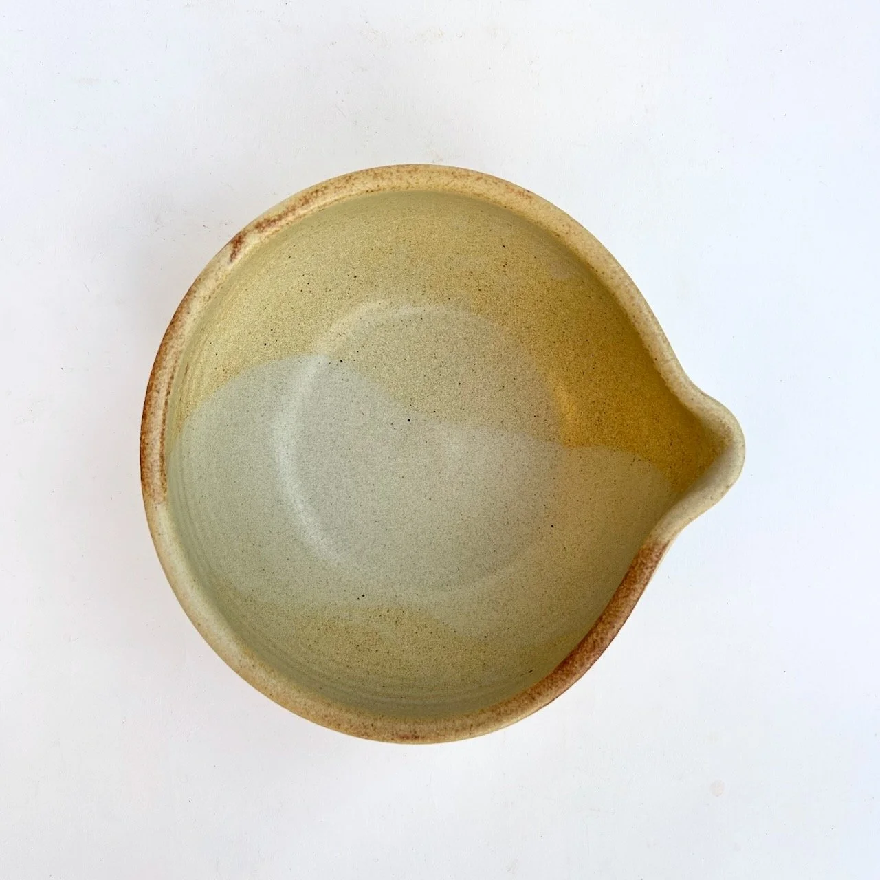 2552 Spouted bowl top.jpeg