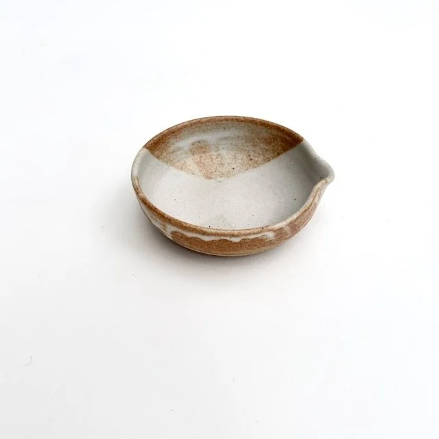 spouted-condiment-bowl-side-2-item-2872.jpeg