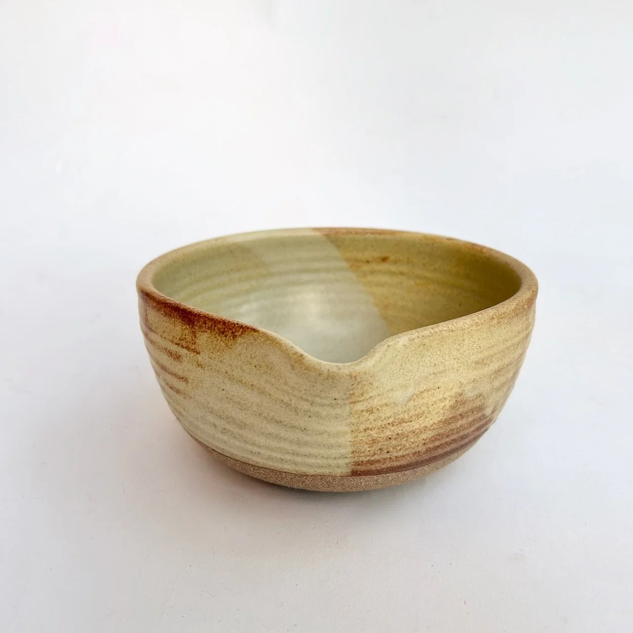 2552 Spouted bowl front.jpeg