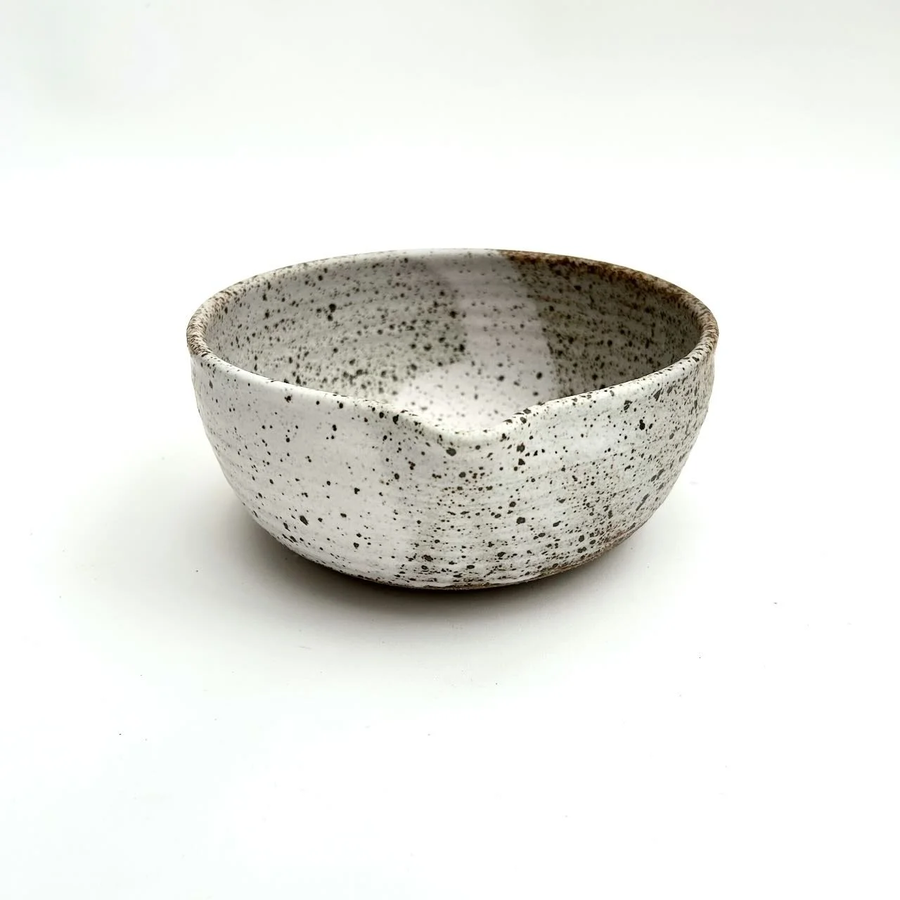 spouted-bowl-front-item-2782.jpeg