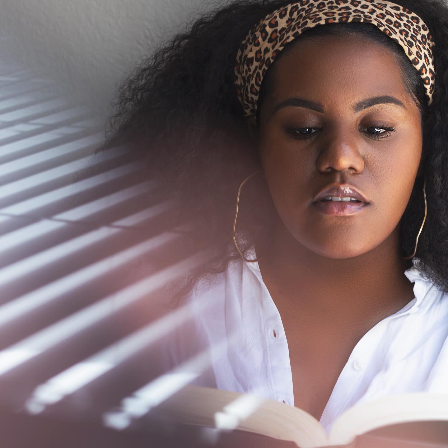 &quot;One of the lessons that I grew up with was to always stay true to yourself and never let what somebody else says distract you from your goals.&quot;
- Michelle Obama

#portraitphotogrpher #irvingphotographer #irvingtx #irvingportraitsphotograph