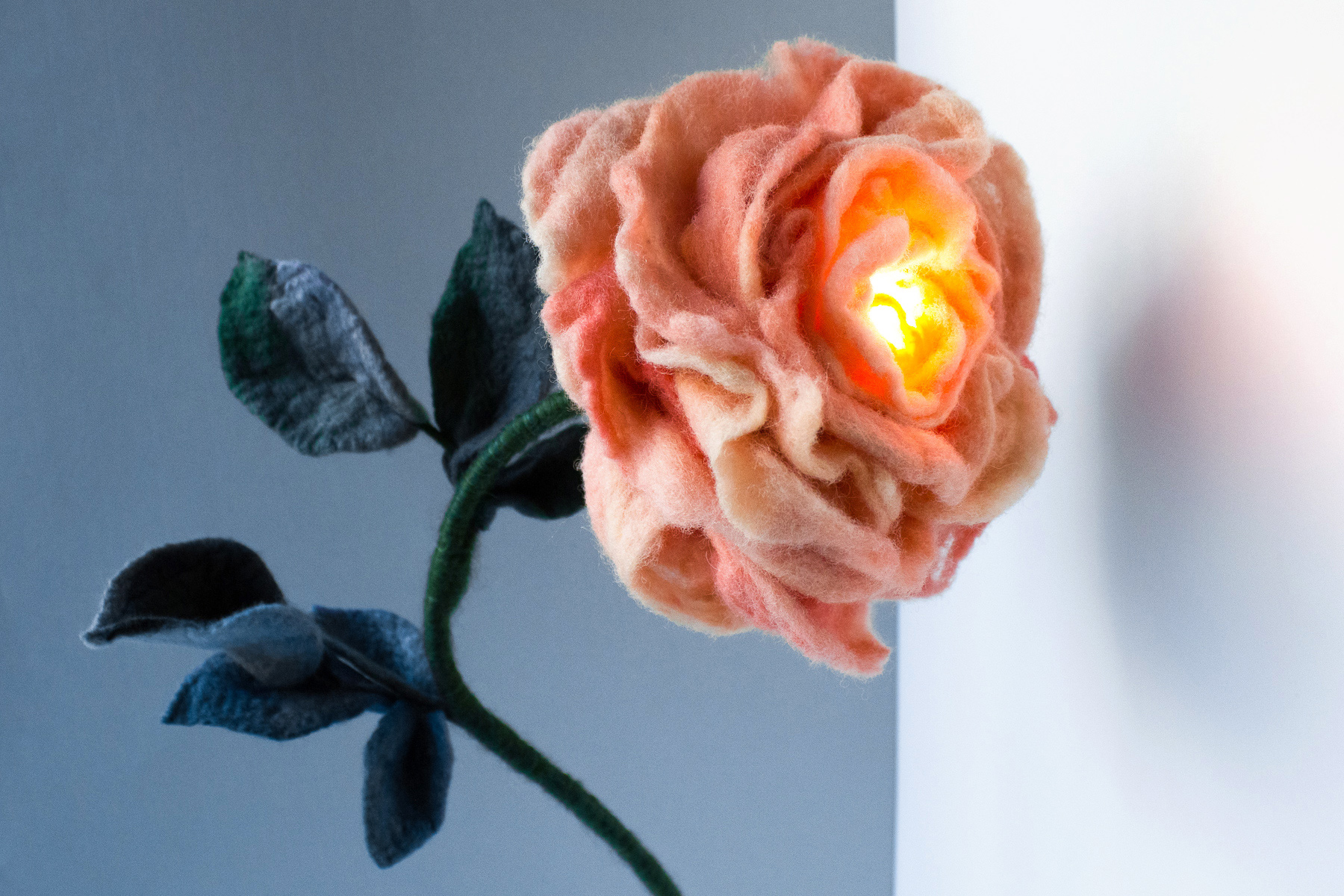 felt-flower-lamp_Peach_Adelya-Tumasyeva_4_1.jpg