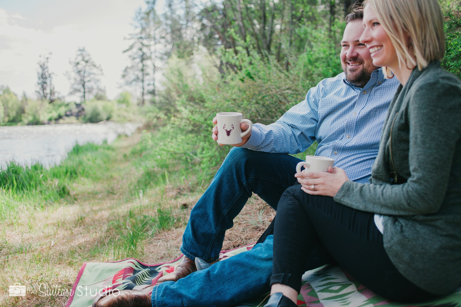 Bend, Oregon Lifestyle Wedding Photographer -  The Suitcase Studio - Engagement Photos at Big Eddy - Picnic with coffee