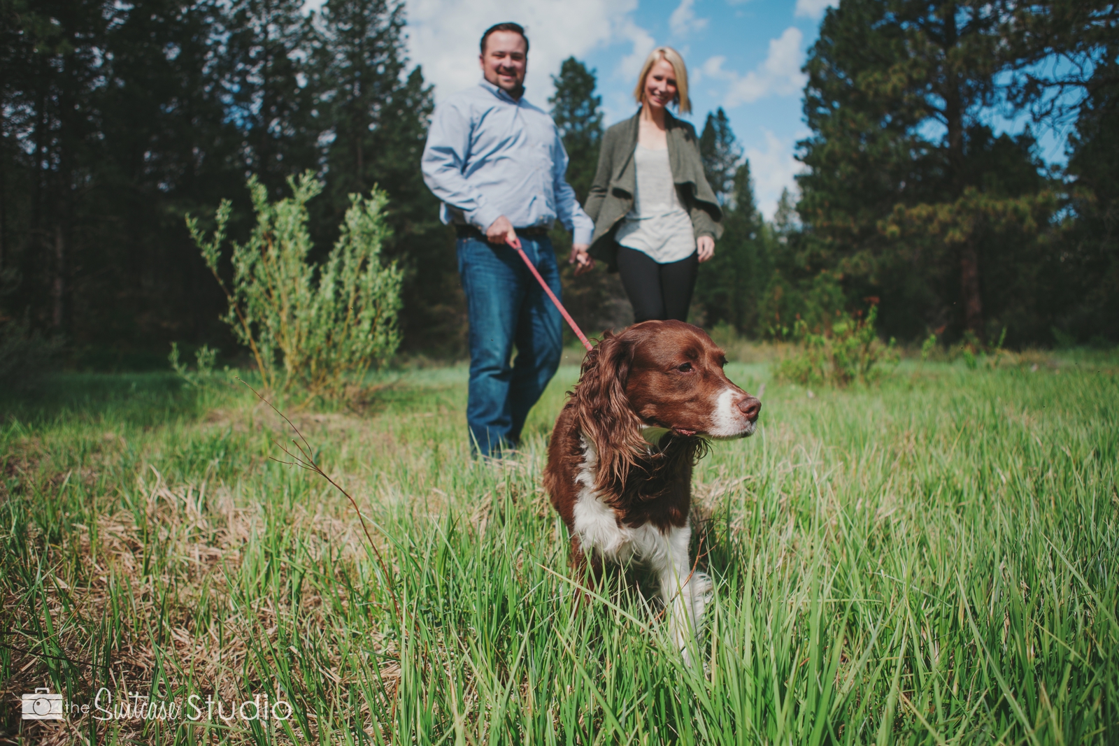 Bend, Oregon Lifestyle Wedding Photographer -  The Suitcase Studio - Engagement Photos at Big Eddy - Picnic with Dog