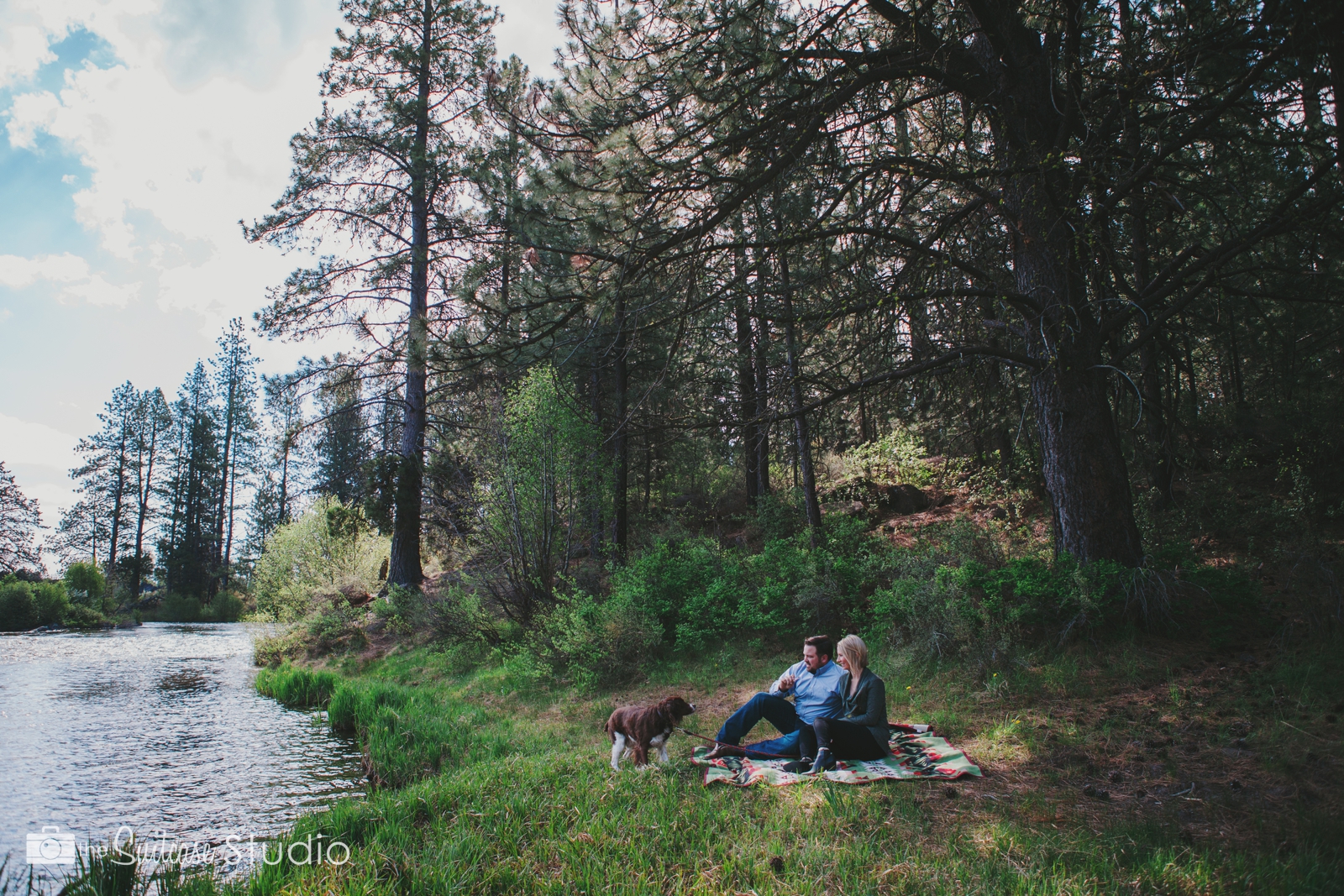 Bend, Oregon Lifestyle Wedding Photographer -  The Suitcase Studio - Engagement Photos at Big Eddy - Picnic with Dog