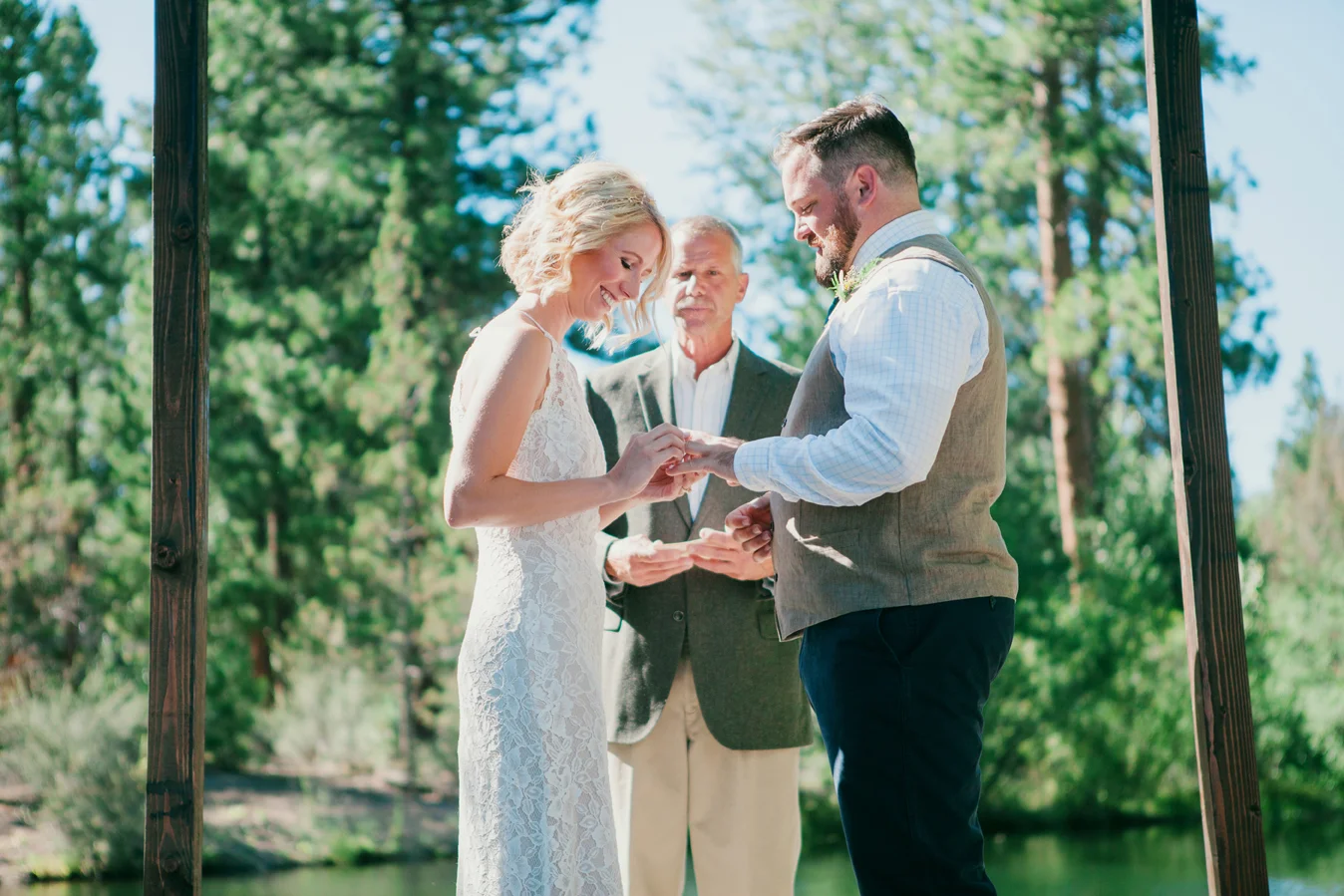 bend oregon wedding photographer - the suitcase studio