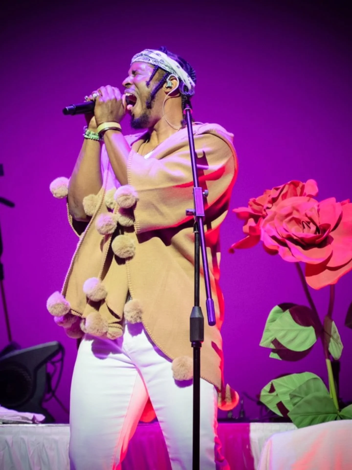 Saturday was such a vibe...and to be honest, I didnt get enough! Nothing like singing your originals in a room full of beautiful people singing and vibing with you! Shouts out to everyone who vibed with us on Saturday! Stay tuned cuz Im never done...