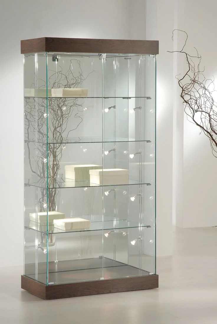Custom Cut Glass for Showscases