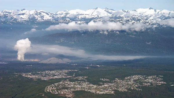 The Rio Tinto smelter in action over Kitimat (photo credit: Sam Beebe, Ecotrust)