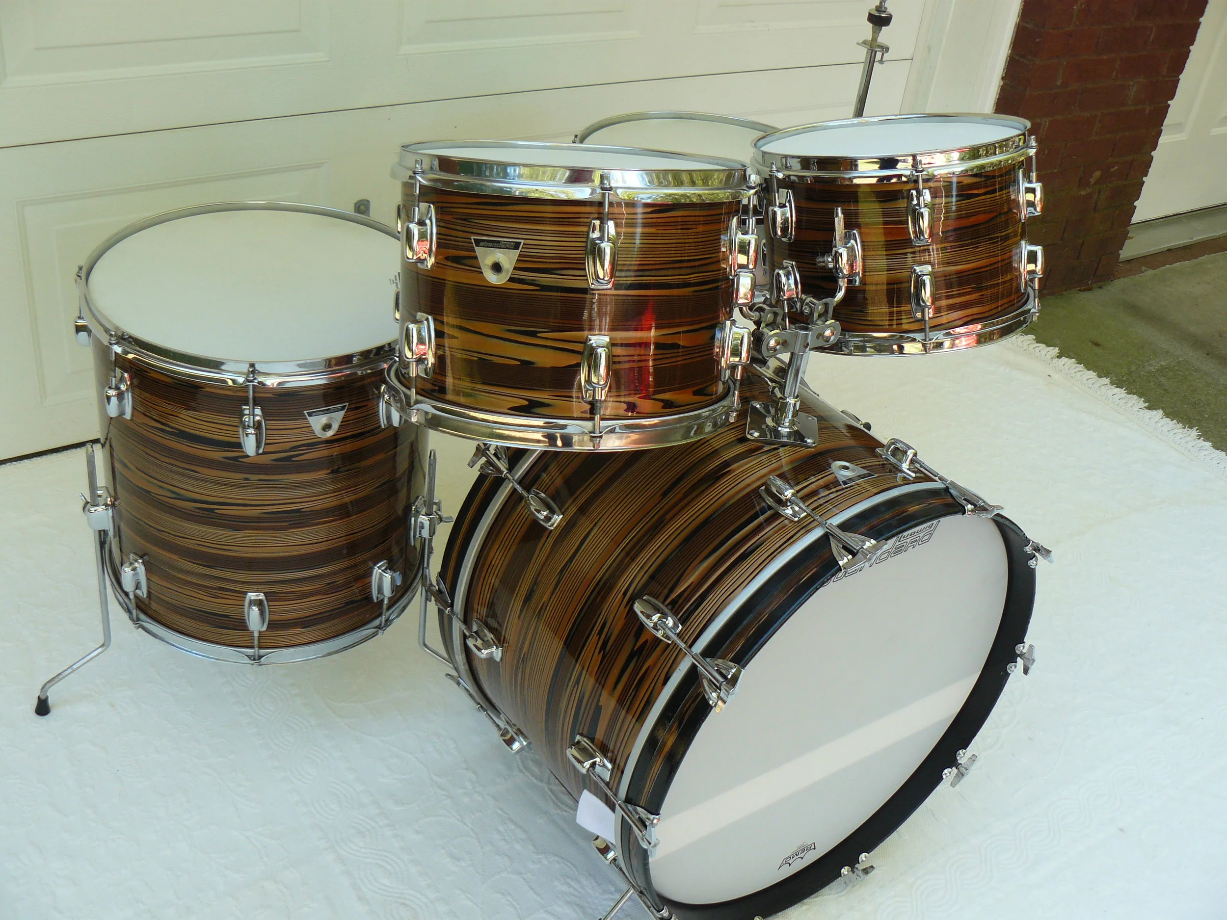 1970s Ludwig Standard S330 drum set finished in bronze strata — Not So