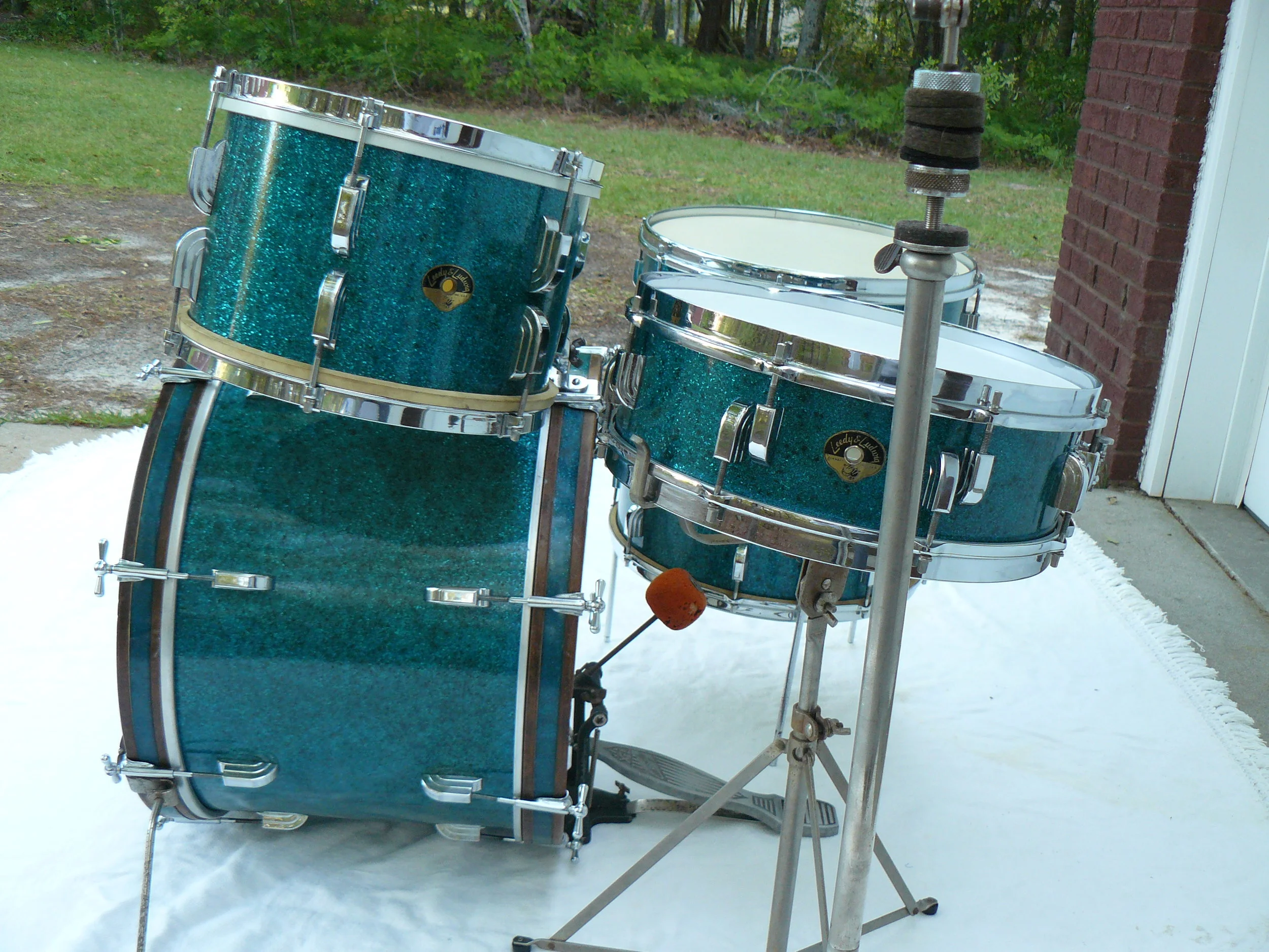 1954 Leedy & Ludwig & "SlingerLeedy" set in sparkling blue