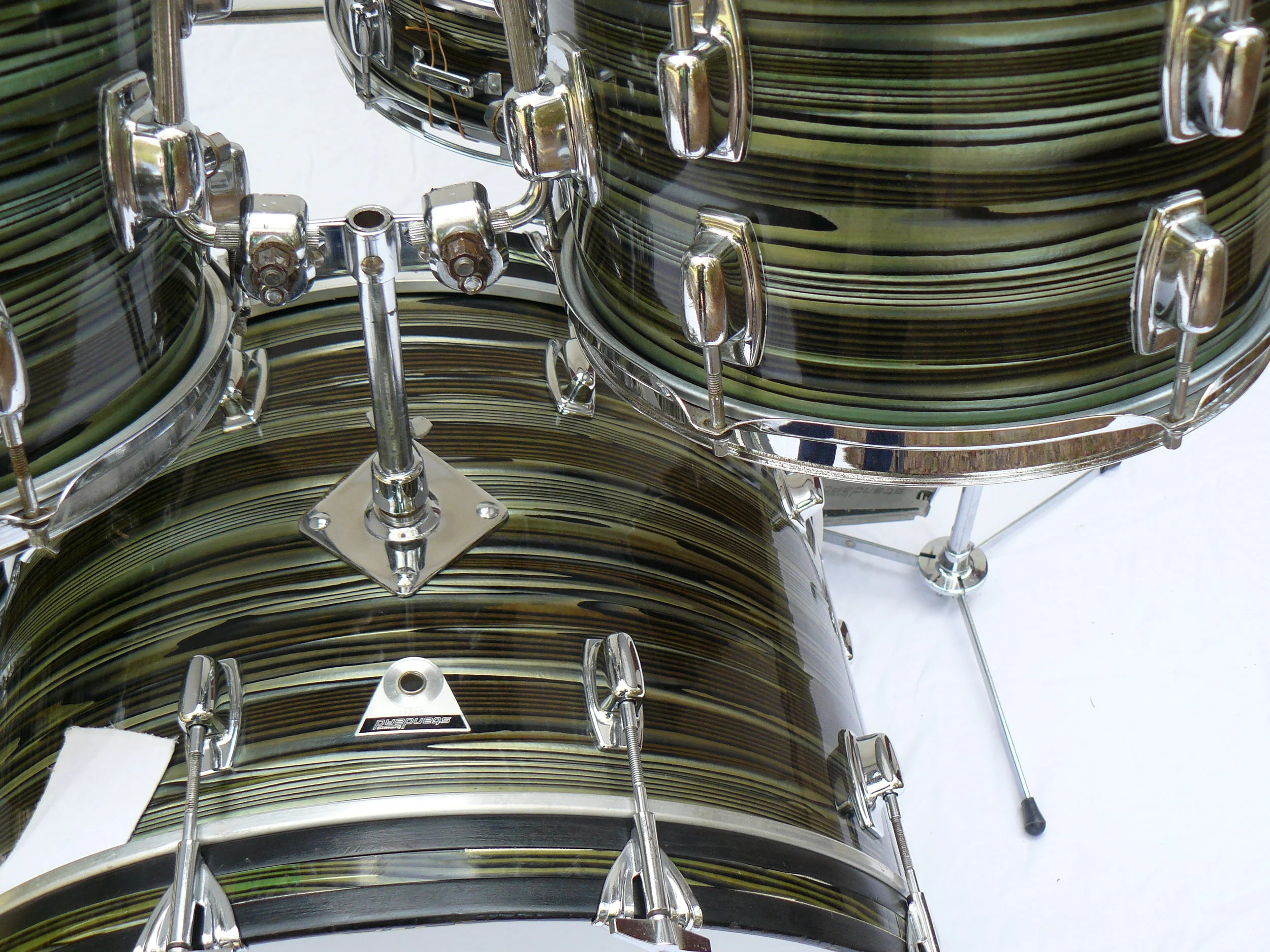 1960s Ludwig Standard S-330 in Avocado Strata finish