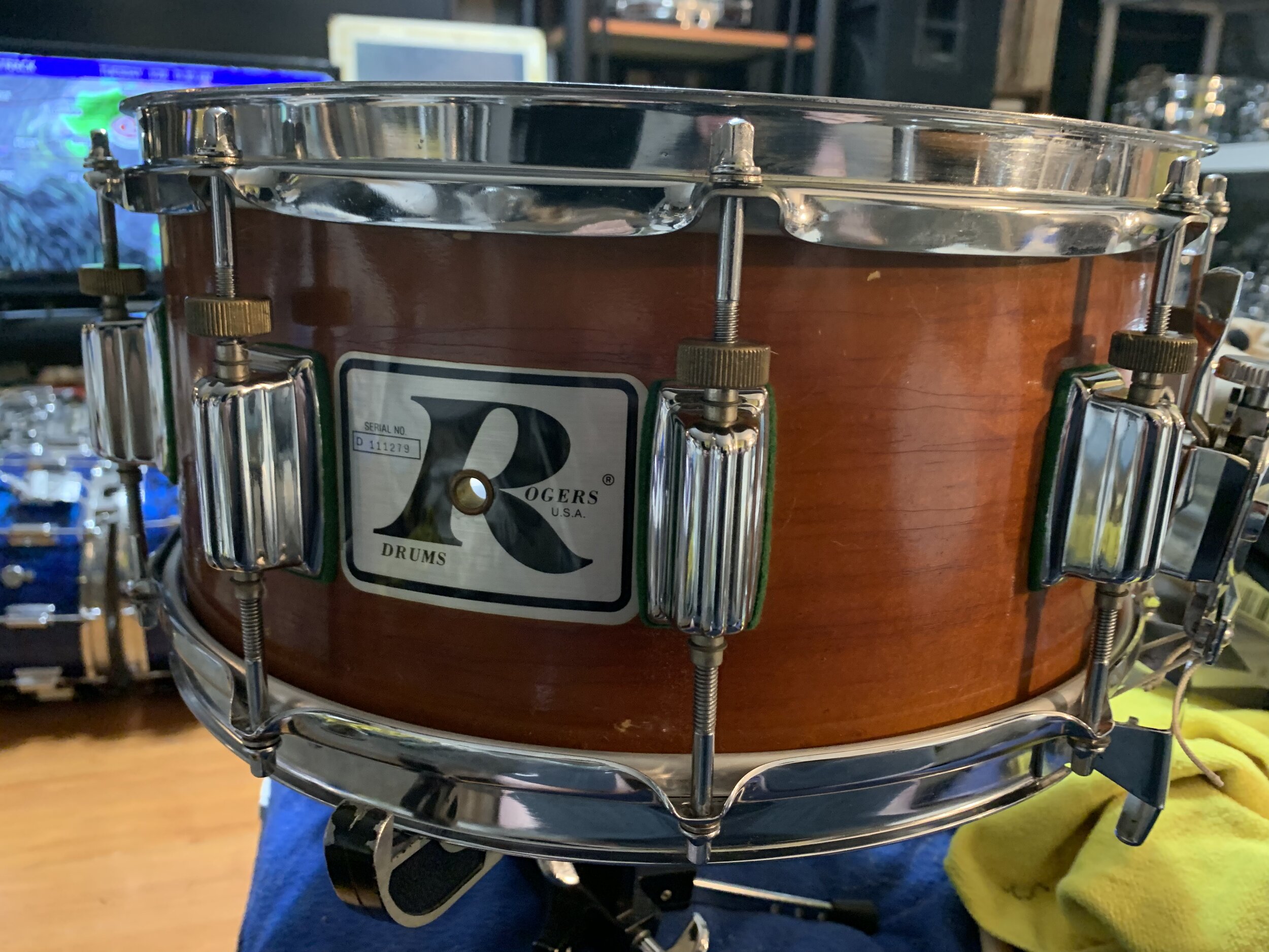 Rogers 1983 Big R DynaSonic  Lacquered 8 ply 6.5 x 14 maple, green felts and lug locks 