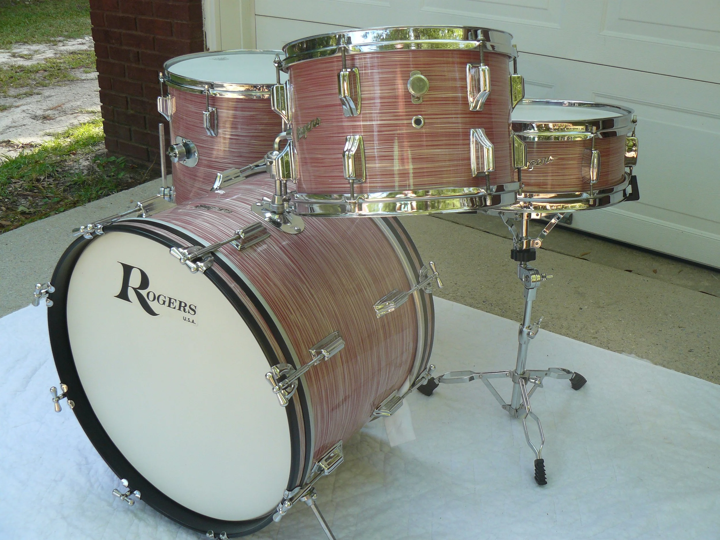 1960s Rogers Wine Red Ripple Swingtime Set