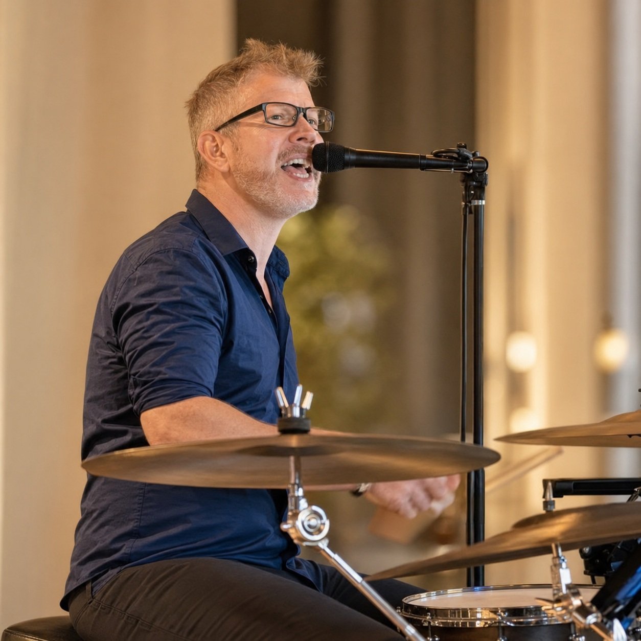 HOW A SINGING DRUMMER BUILT A 200+ SHOW-A-YEAR ONE-MAN BAND