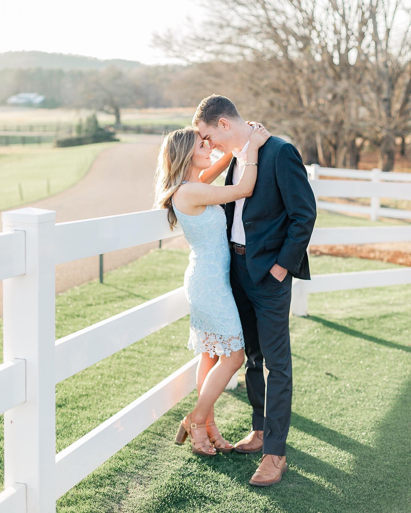 What a stunning session with Brianna &amp; Jackson at @hamiltonplacepursellfarms !! 🔥 These cuties found each other their last semester of senior year in college. How sweet is that?! It&rsquo;s true that true love is just around the corner sometimes