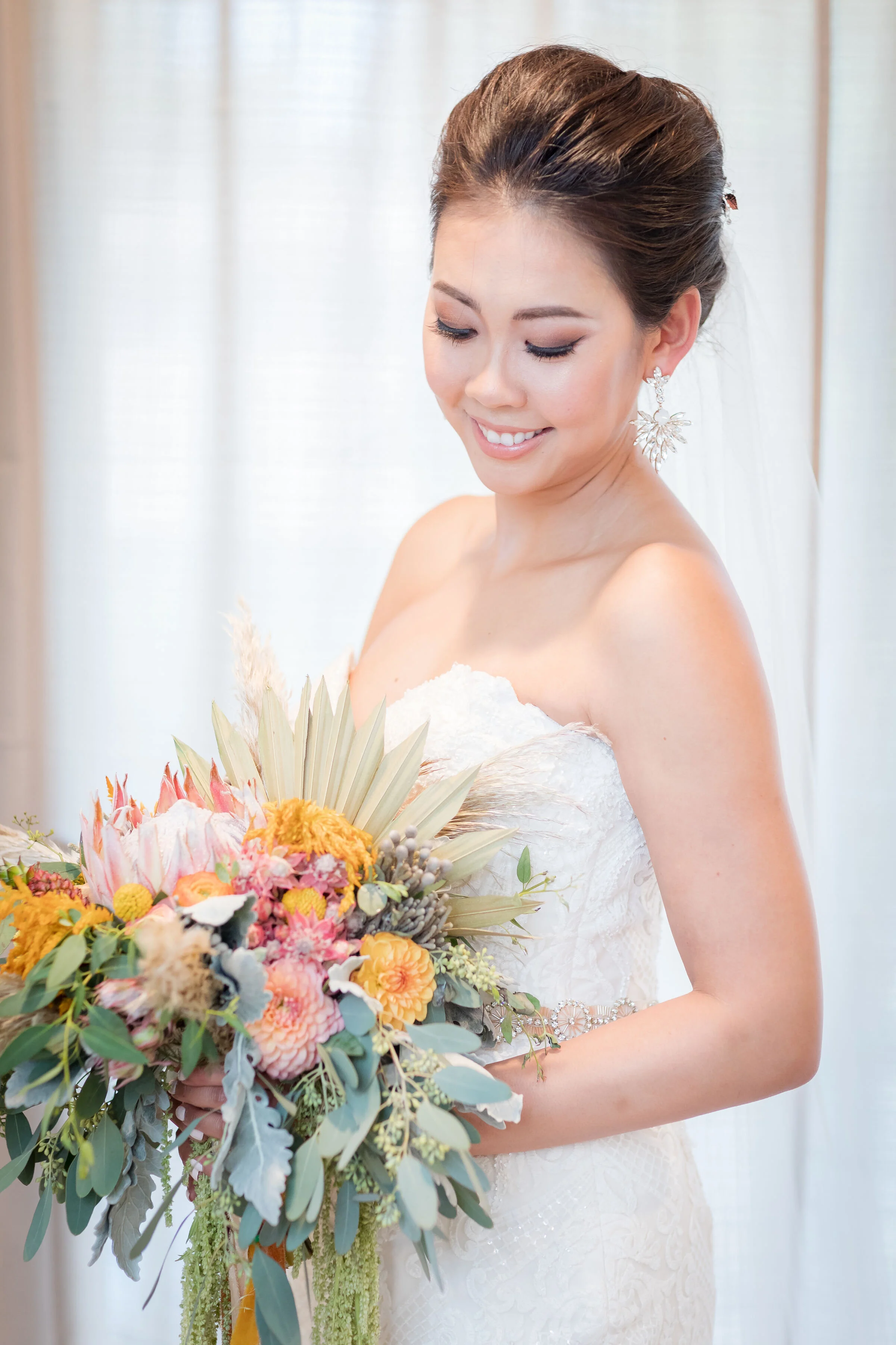 ! Getting Ready Bridal Portraits 628A8989.jpg