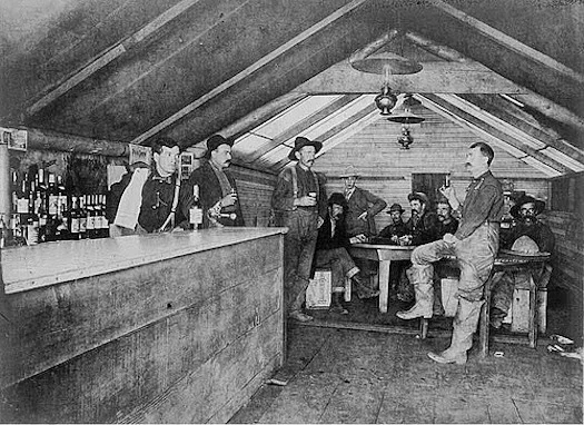 roadhouse-saloon-bluff-city-alaska-c1906.jpg