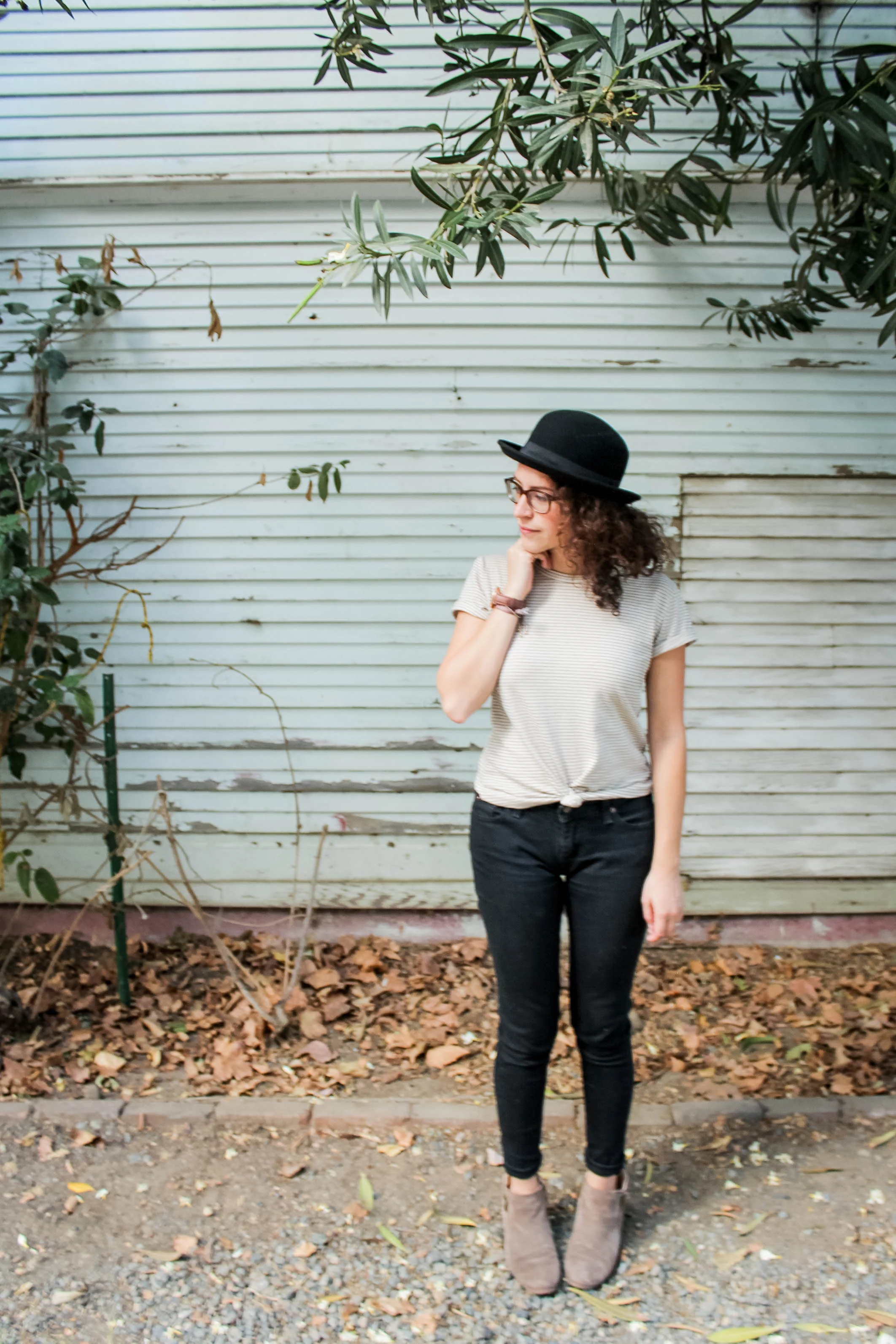 tintedgreenblog.com | causal t shirt and jeans outfit from my fall capsule wardrobe