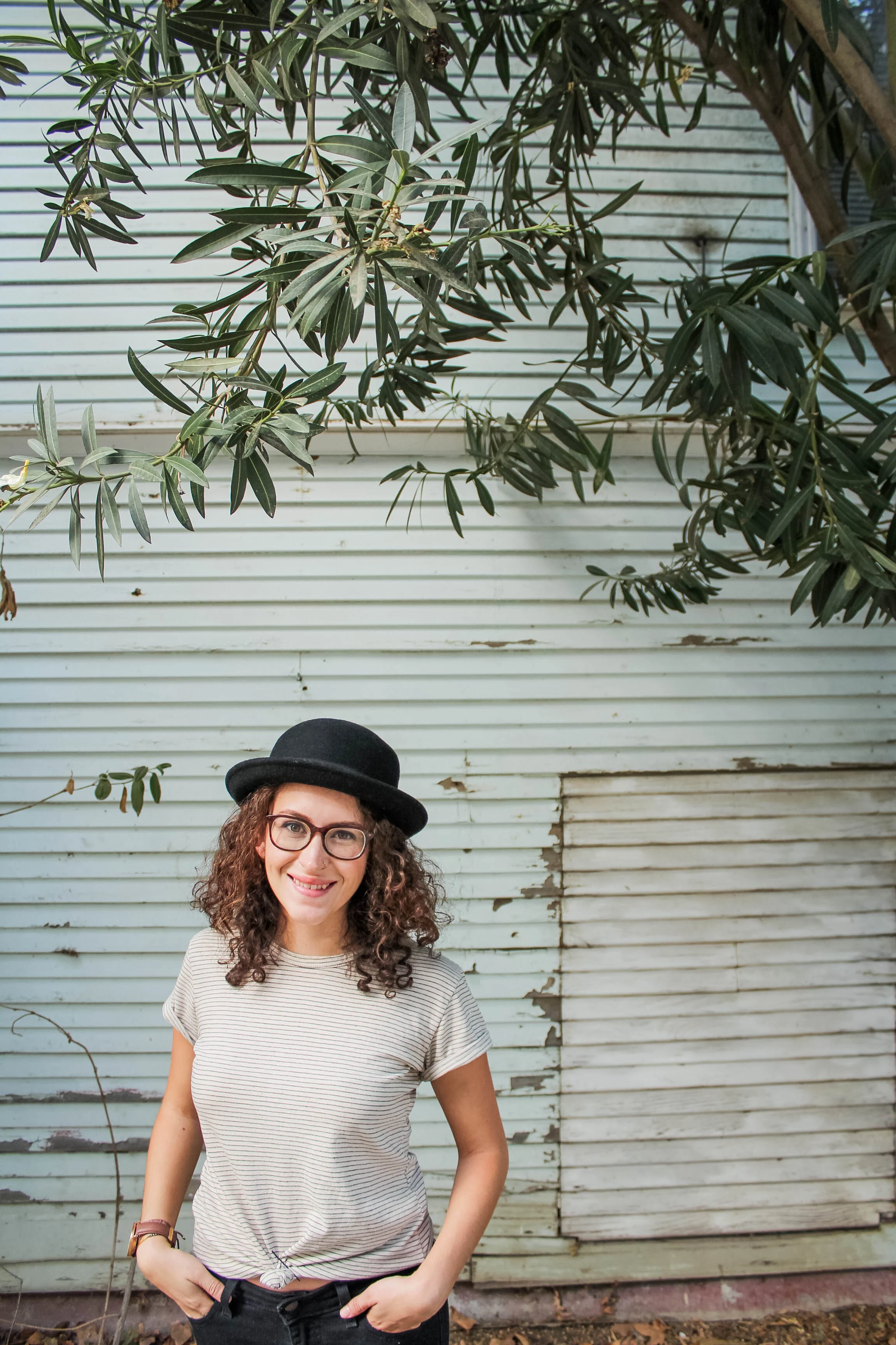tintedgreenblog.com | causal t shirt and jeans outfit from my fall capsule wardrobe