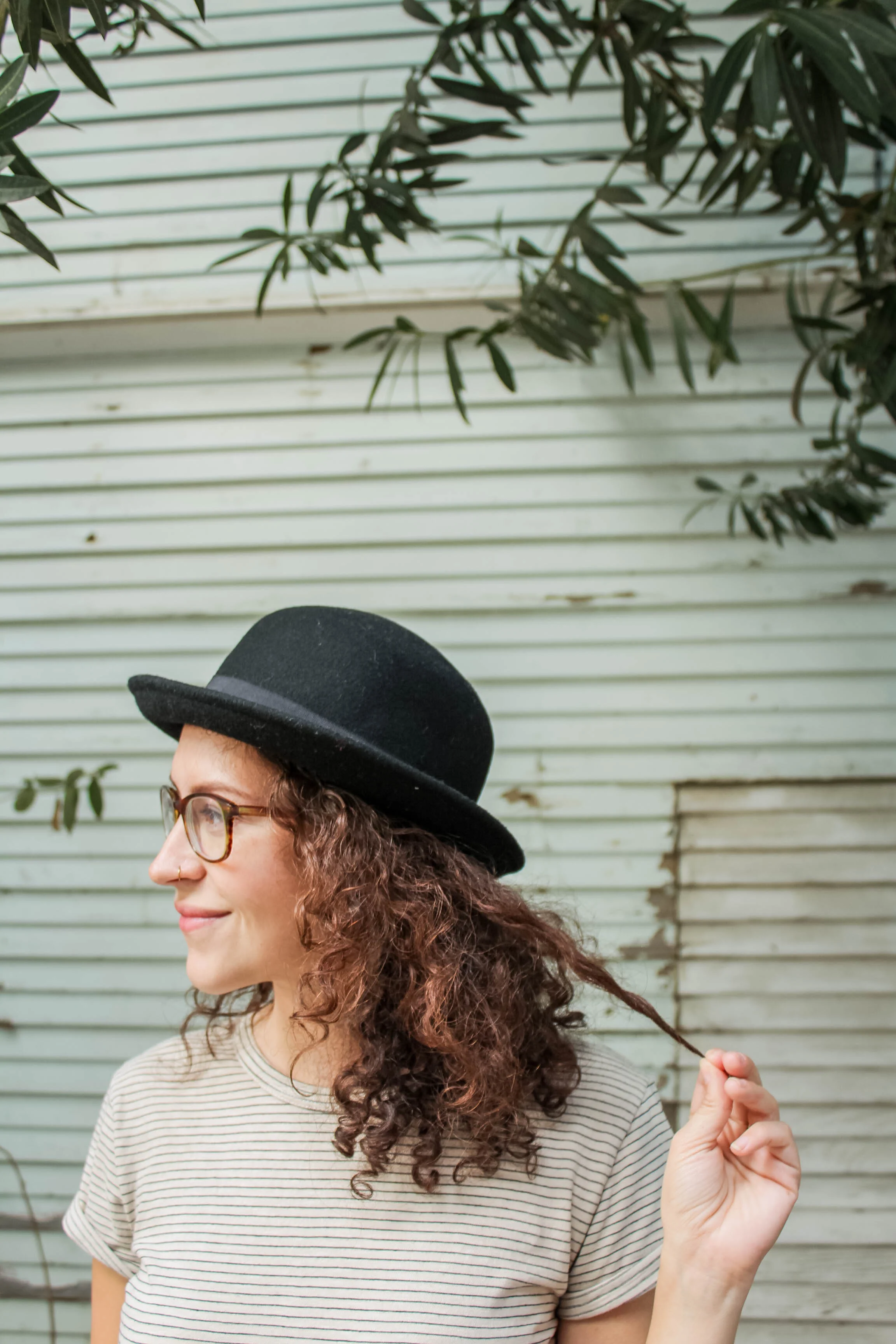 tintedgreenblog.com | causal t shirt and jeans outfit from my fall capsule wardrobe