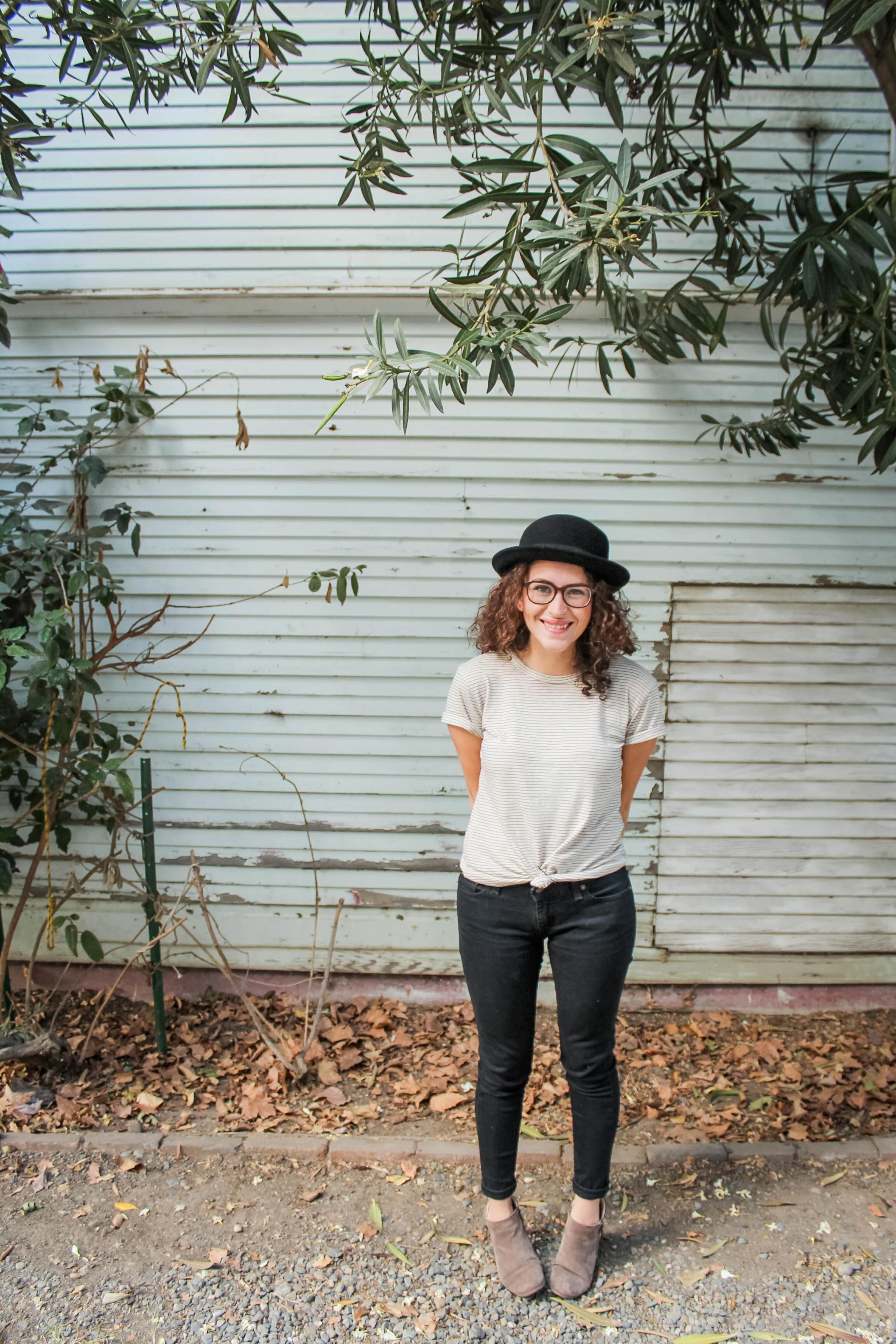 tintedgreenblog.com | causal t shirt and jeans outfit from my fall capsule wardrobe
