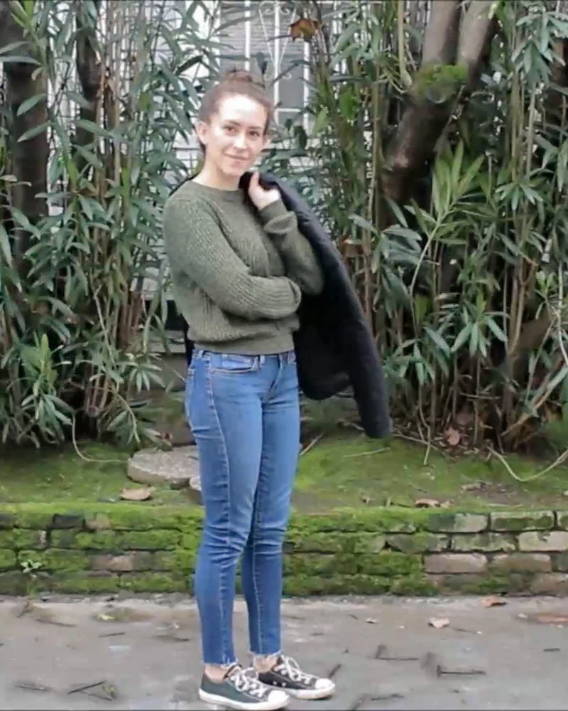 winter capsule wardrobe outfit for a casual weekend | sweater and raw hem levis jeans and converse | tintedgreen