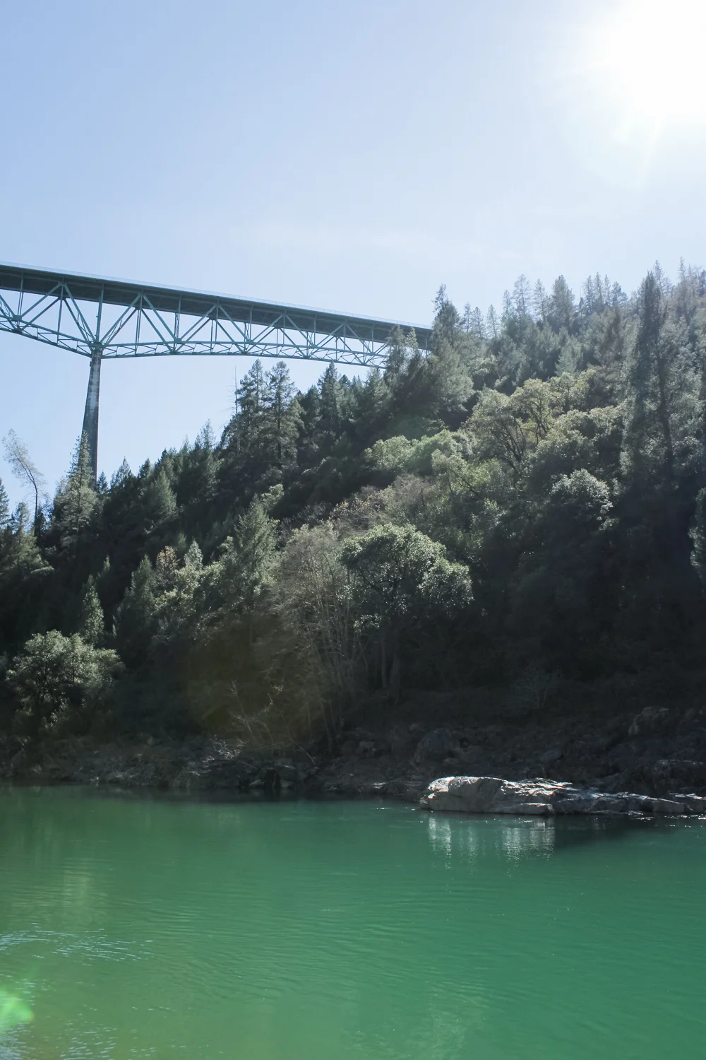 Hiking at Lake Clementine dam in Auburn, CA | easy northern california hikes | American River Confluence | tintedgreen