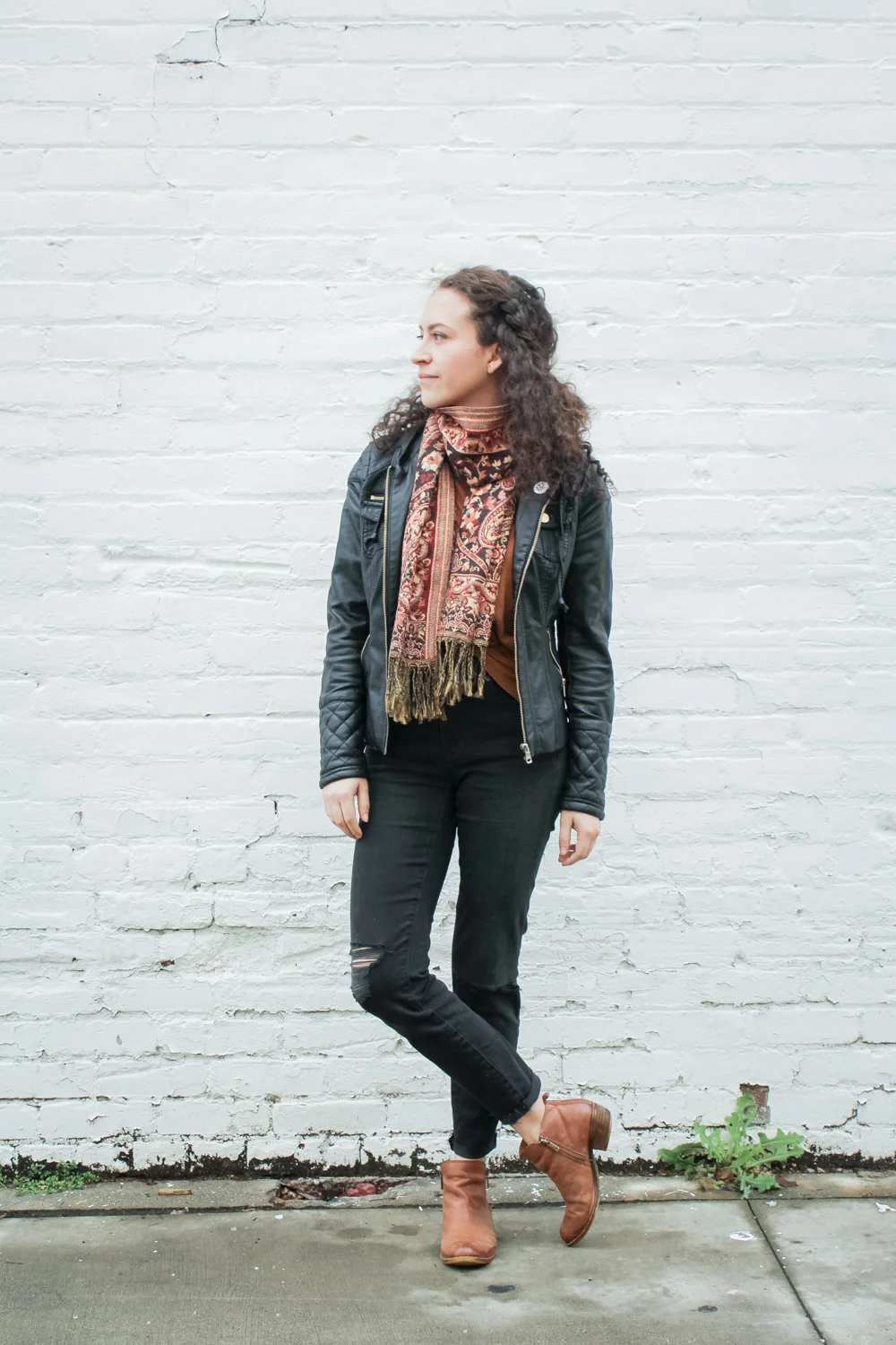 Day 2 of the Spring 10x10 challenge by Lee from Style Bee and Caroline from Unfancy! Here's what I'm wearing. thrifted copper t shirt, high rise madewell jeans, a red and gold blanket scarf, a leather jacket and lucky brand basel ankle boots | tinted-green