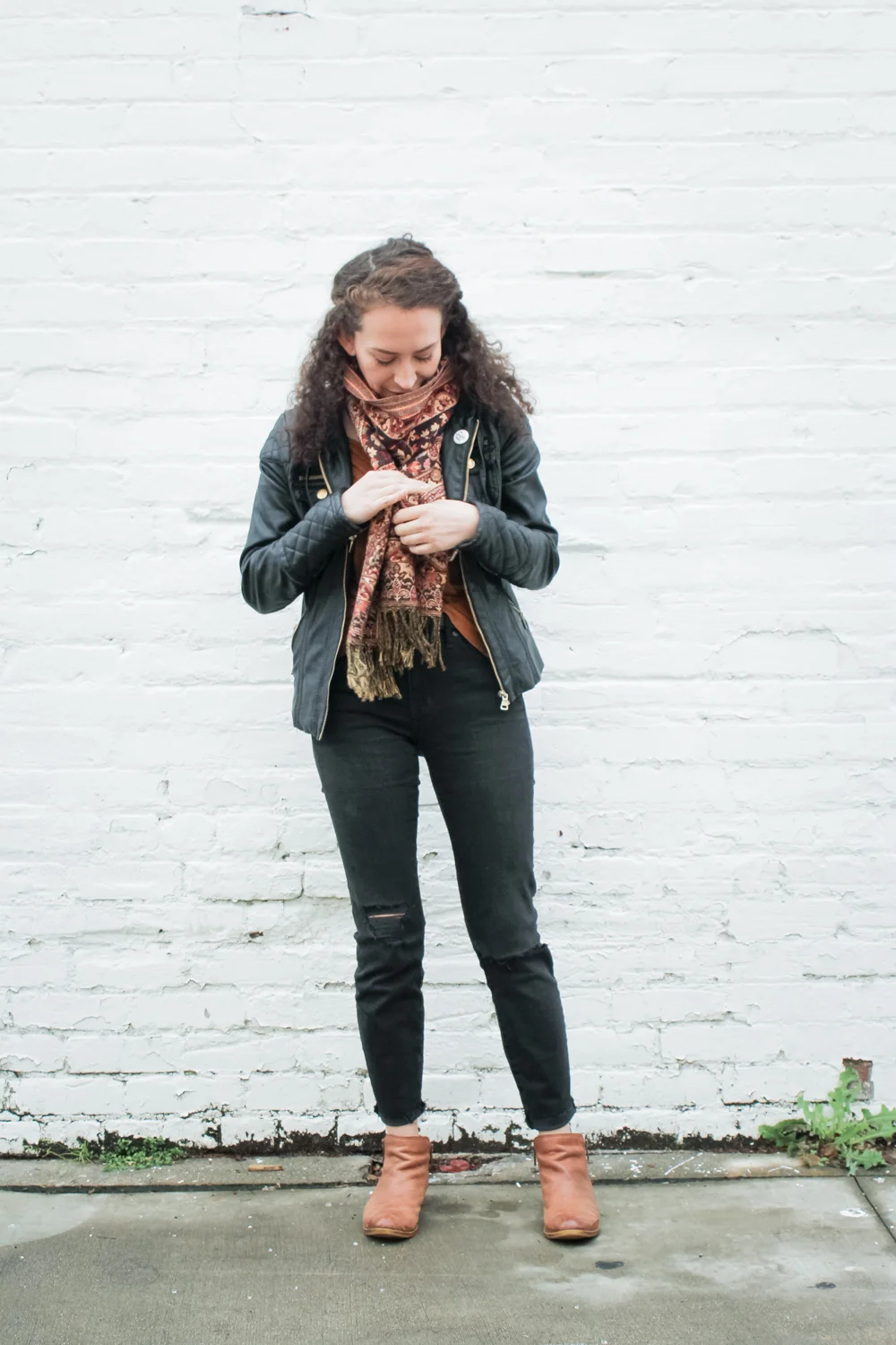 Day 2 of the Spring 10x10 challenge by Lee from Style Bee and Caroline from Unfancy! Here's what I'm wearing. thrifted copper t shirt, high rise madewell jeans, a red and gold blanket scarf, a leather jacket and lucky brand basel ankle boots | tinted-green