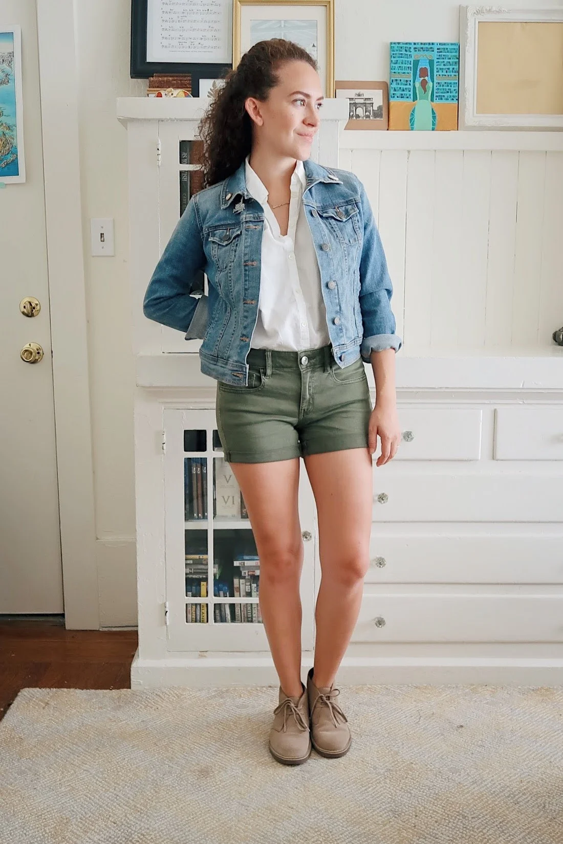 my mid-season mini haul included these green high rise twill shorts from american eagle. so comfy and so easy to wear. styled with a white madewell button up shirt, tan clarks desert boots, and my old navy denim jacket