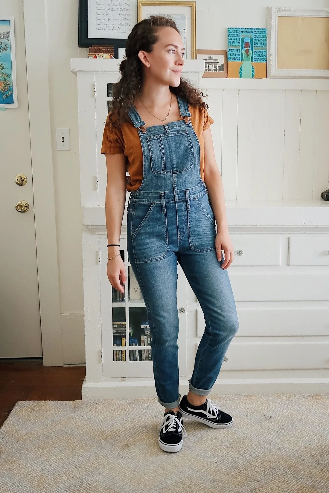 my mid-season mini haul included these madewell denim overalls. i finally took the plunge and bought some overalls because i think they'll be perfect for fall. bonus! they're super comfy. i might just start wearing them now. styled with a drapey copper t shirt and low top old skool vans.