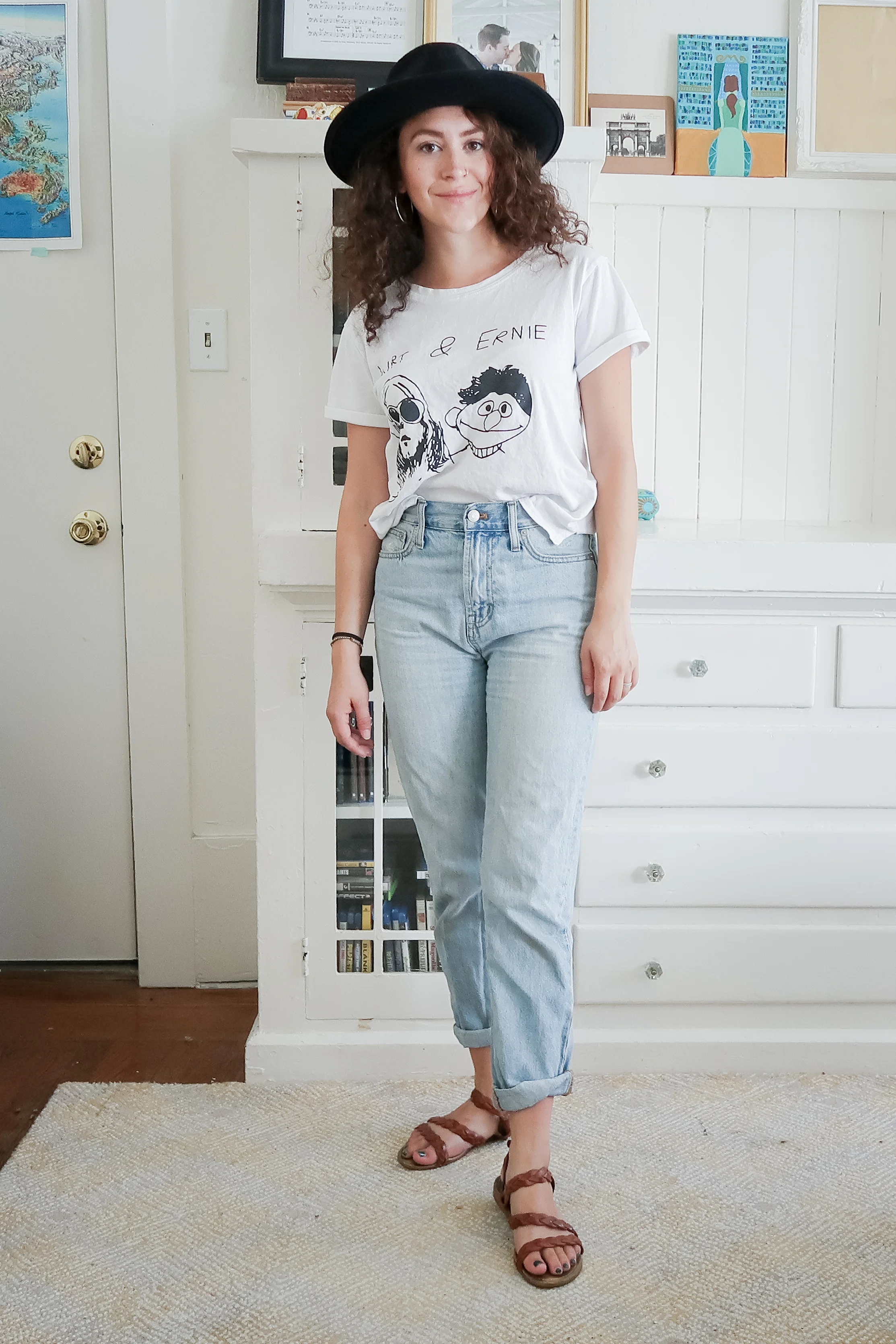 10 pieces, 10 outfits -- high rise light wash mom jeans (aka the perfect summer jean from madewell) styled with a white graphic tee, braided leather sandals and a black fedora