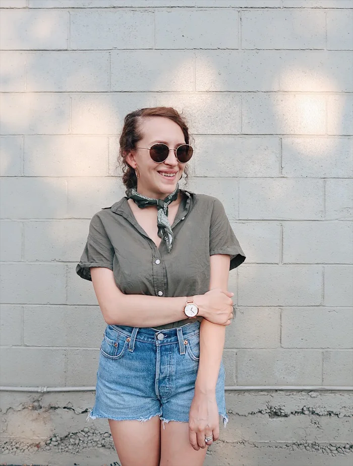 10 items 10 ways, 10 items 10 outfits, 10 items 10 days, 10 pieces 10 outfits, 10x10 challenge | wearing #universalthread olive green button front shirt and green bandana from #target, #levis high rise denim shorts, #madewell sunglasses, and fossil hybrid smartwatch | tinted-green.com
