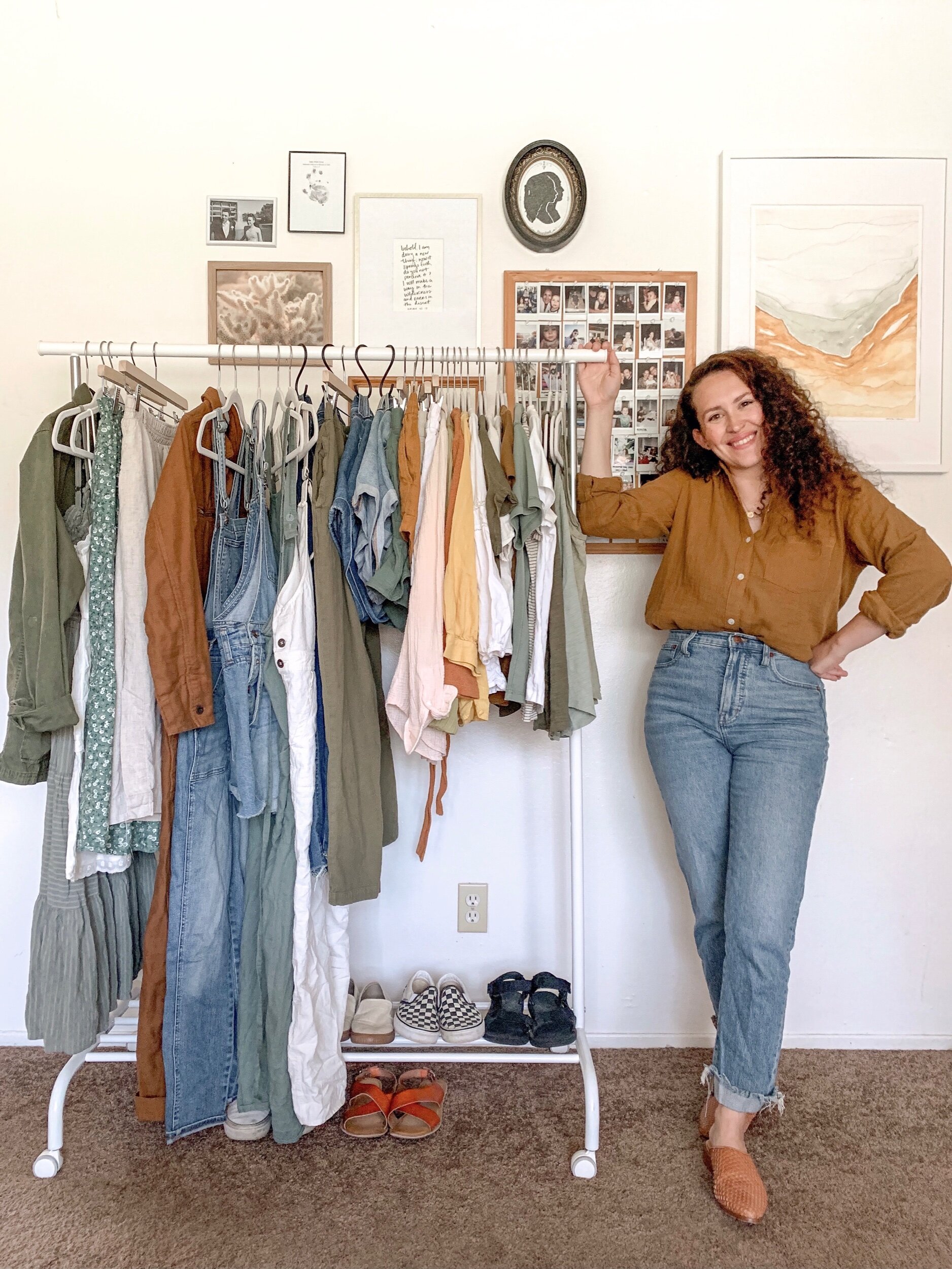 how to build a capsule wardrobe the simple way (no planner needed