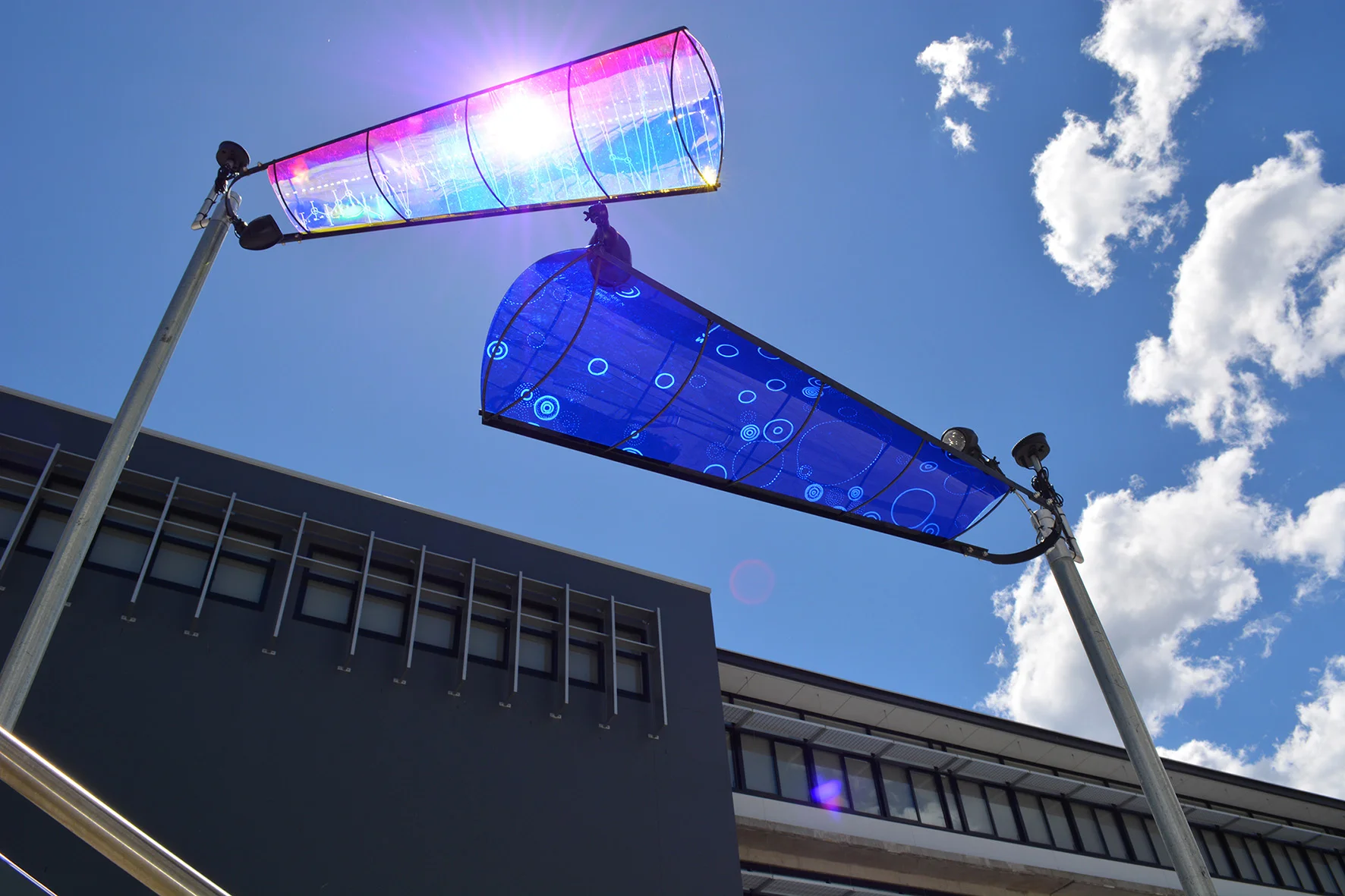 solar wind: magnus magnes magnifique!