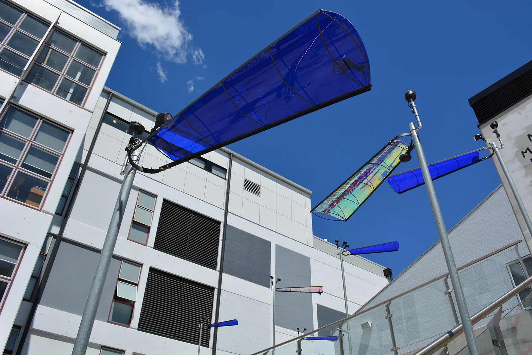 solar wind: magnus magnes magnifique!
