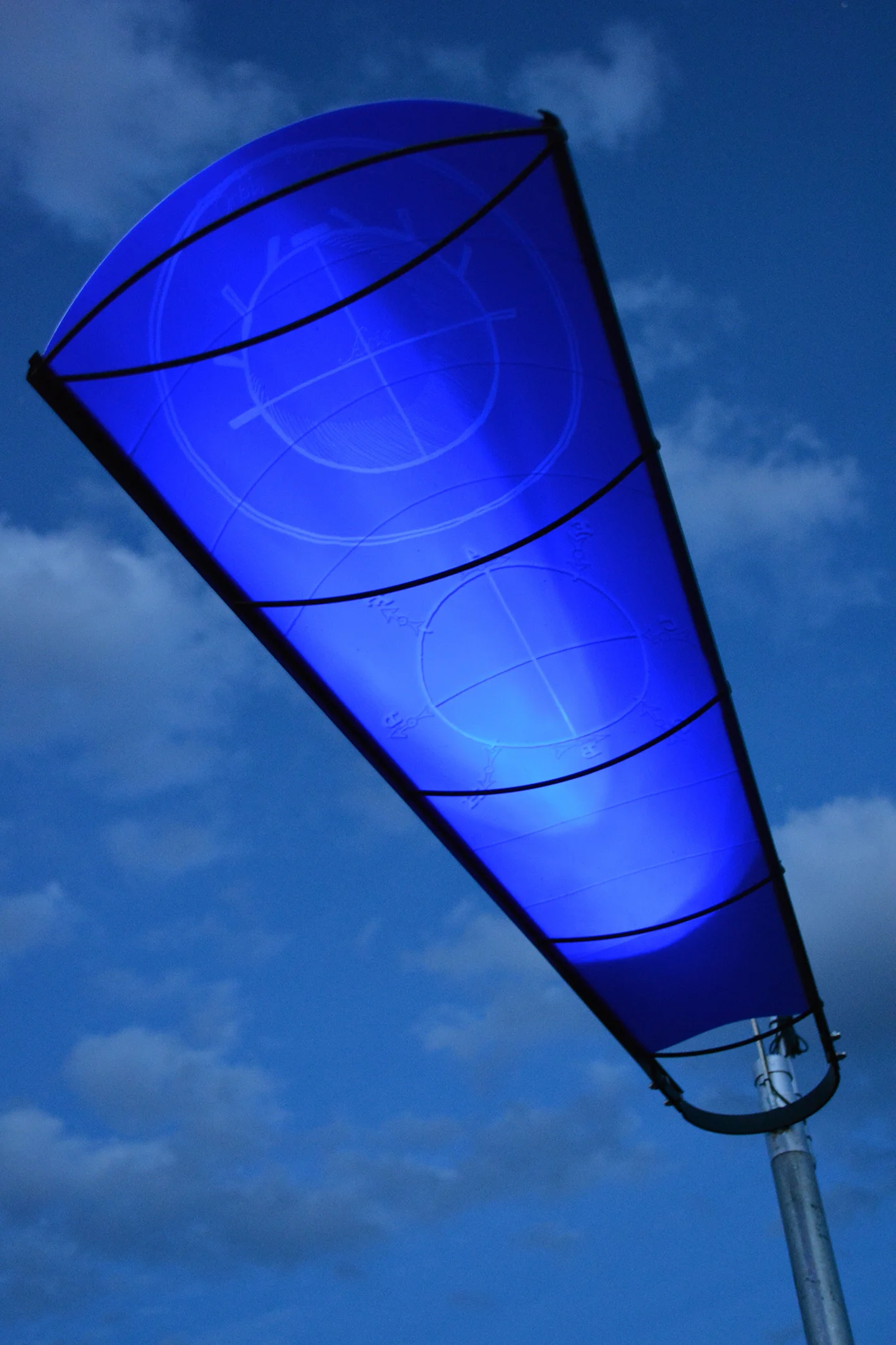 solar wind: magnus magnes magnifique!