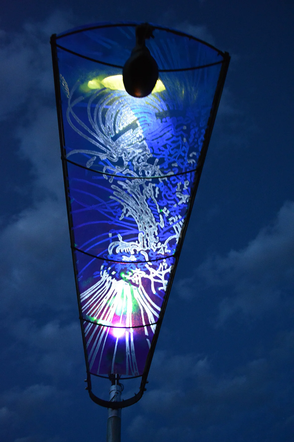 solar wind: magnus magnes magnifique!