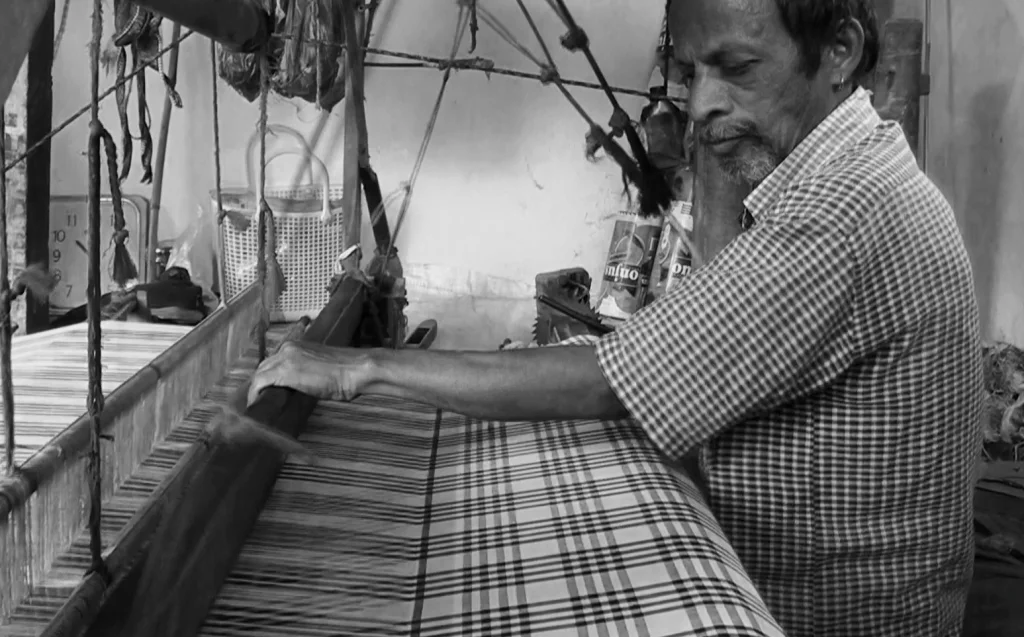 Handloom workers.jpg