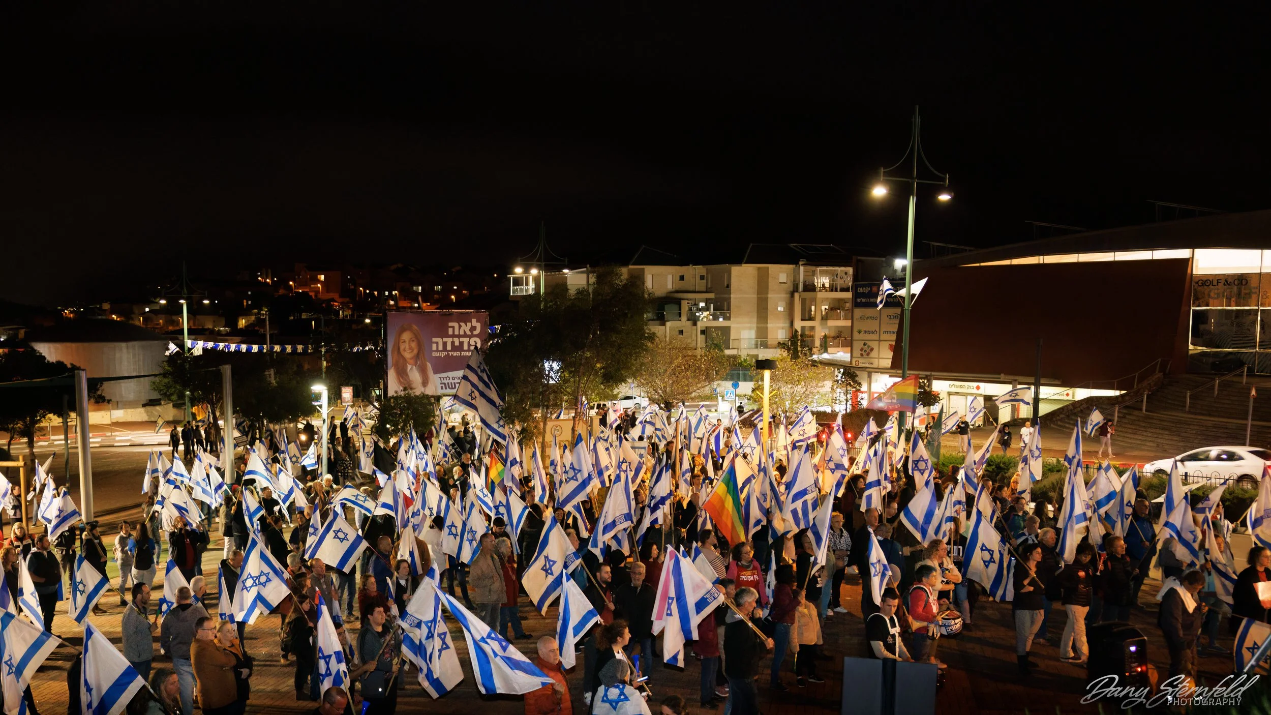 Saturday night 600 Protested in Yokneam for Democracy