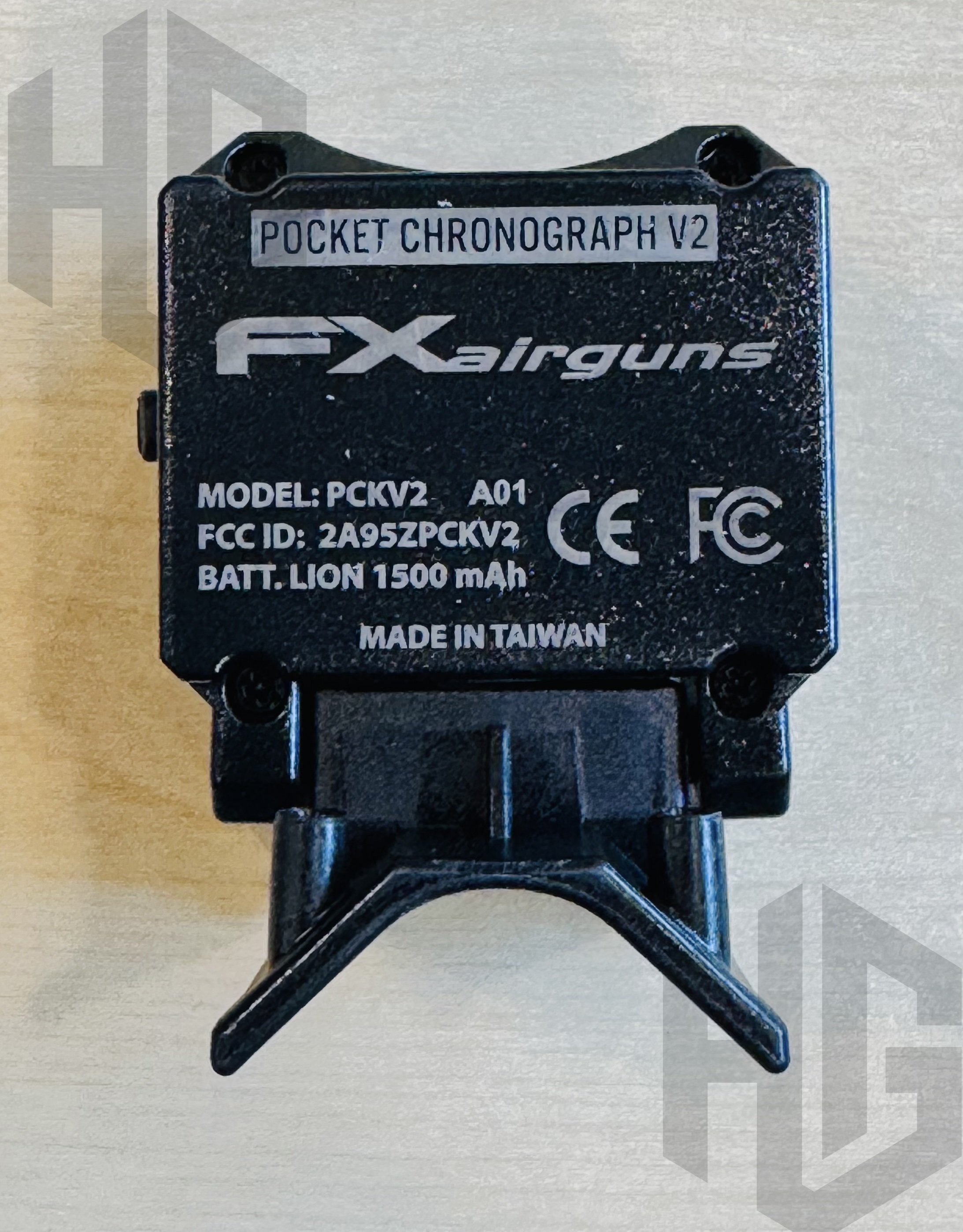 ด้านหลัง FX Pocket Chronograph V2 รุ่น PCKV2 A01 แบตเตอรี่ Li-ion 1500 mAh พร้อมขาจับลำกล้อง