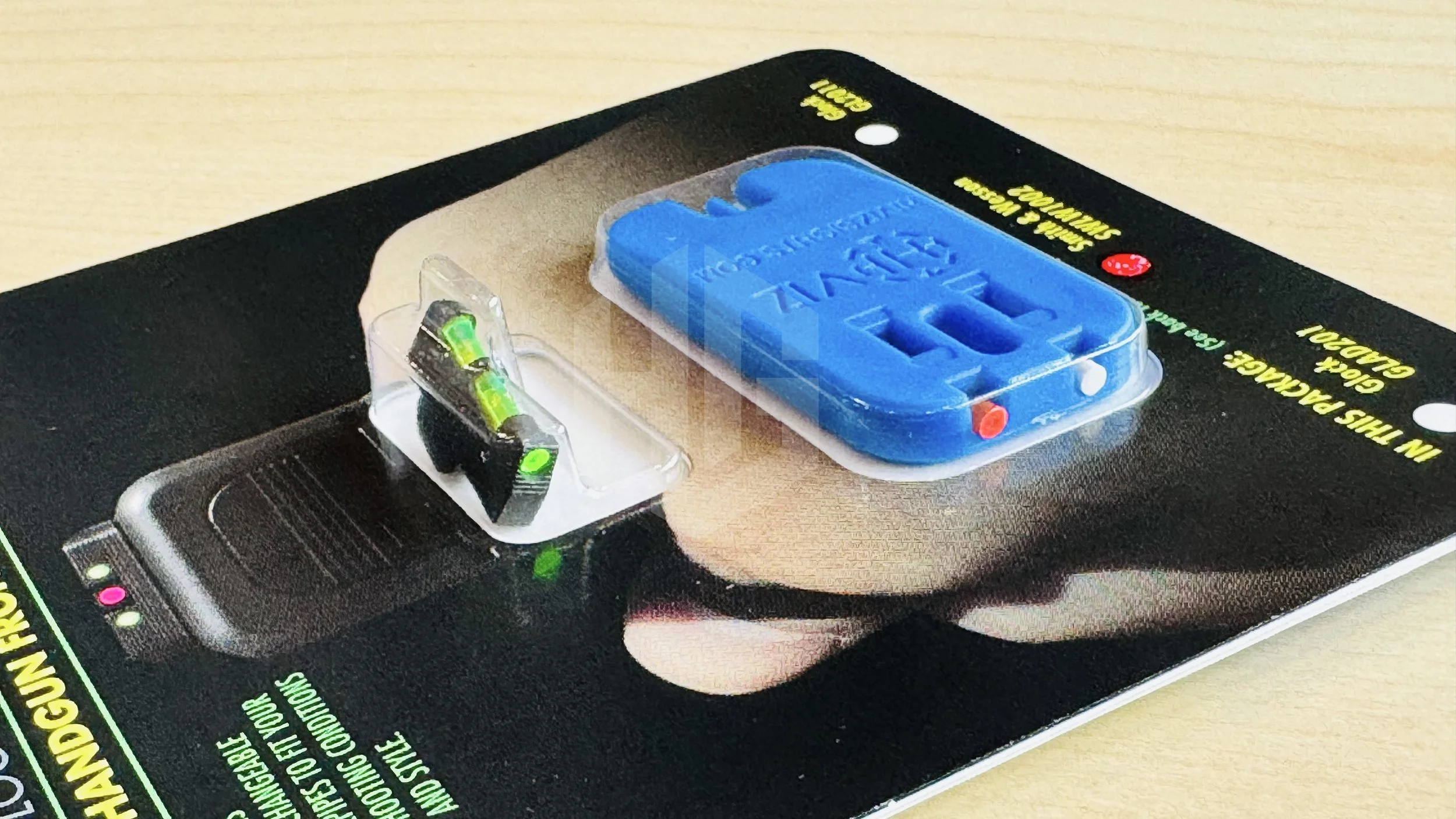 ภาพระยะใกล้ศูนย์หน้า HIVIZ SWLW1002 พร้อม LitePipe และอุปกรณ์สำหรับเปลี่ยนก้านไฟเบอร์