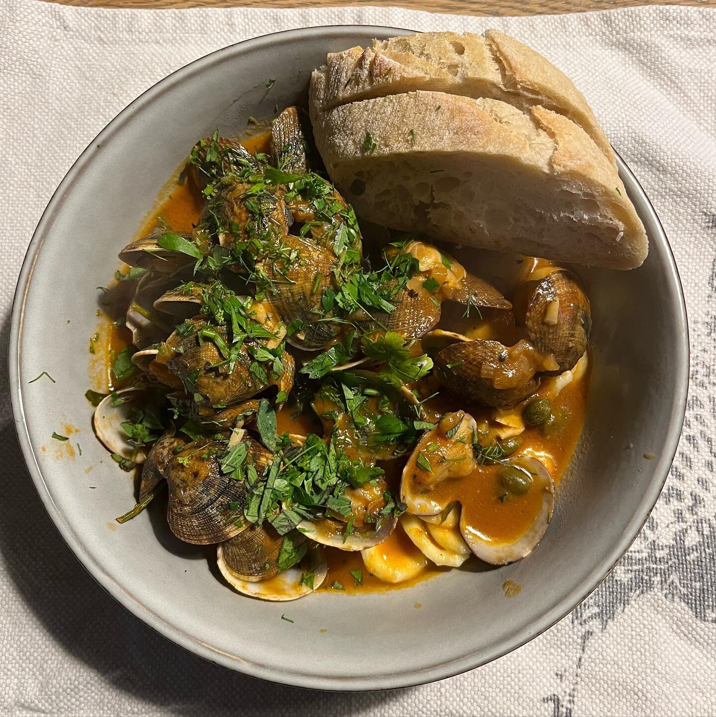 #dorsetclams #clams with spicy tomato broth #nordicfood #eatlocal #britishseafood #shellfish #yummy