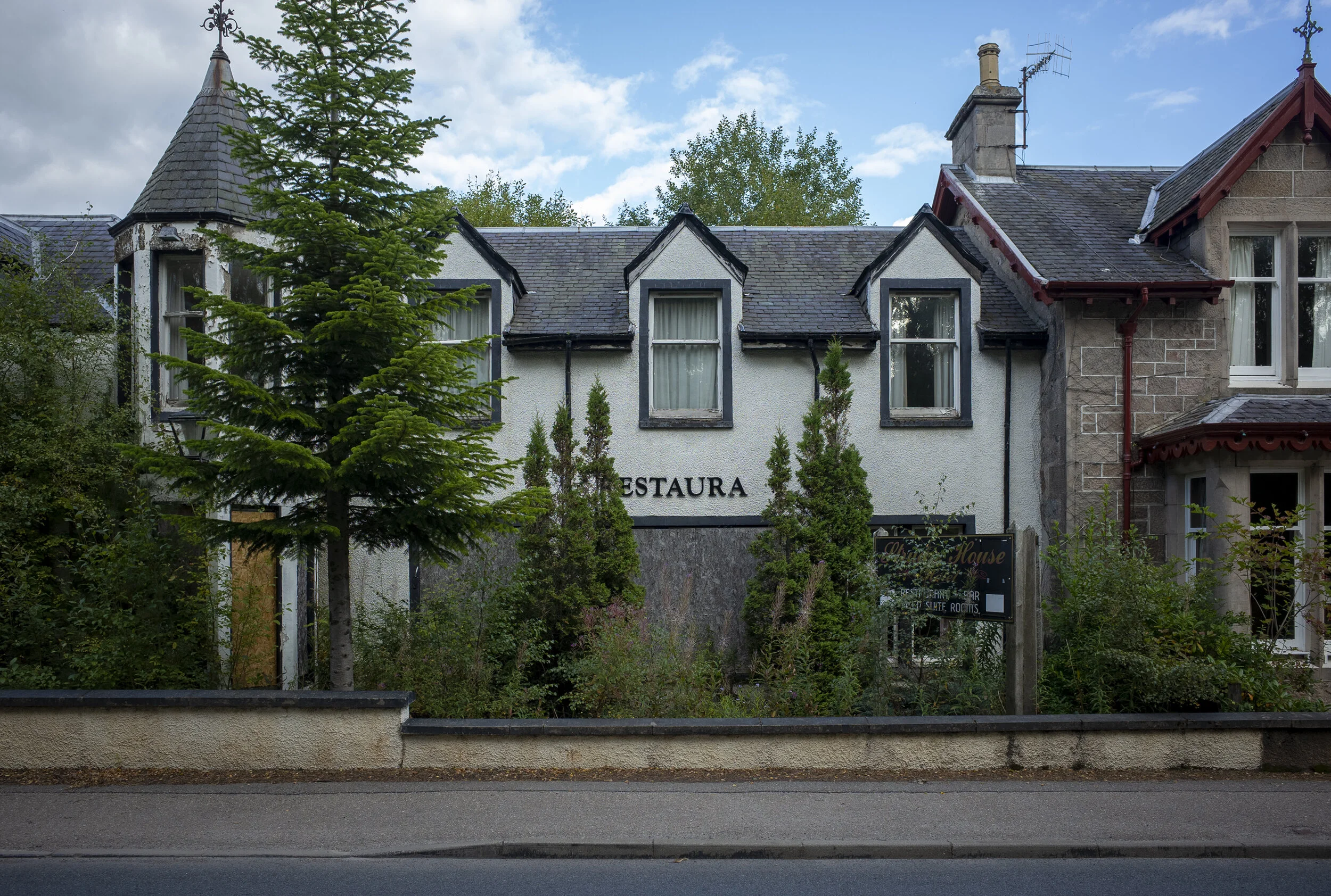 “Join us on our leafy outdoor dining area, situated just 20 yards from the Landmark Centre.”