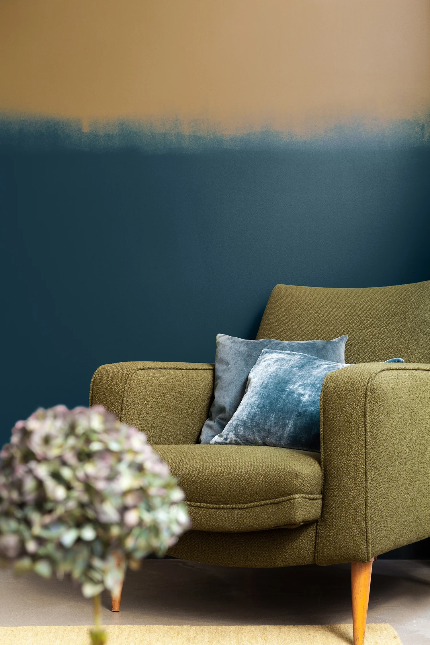 Dulux CF16 Dark & Light19196_ret.jpg