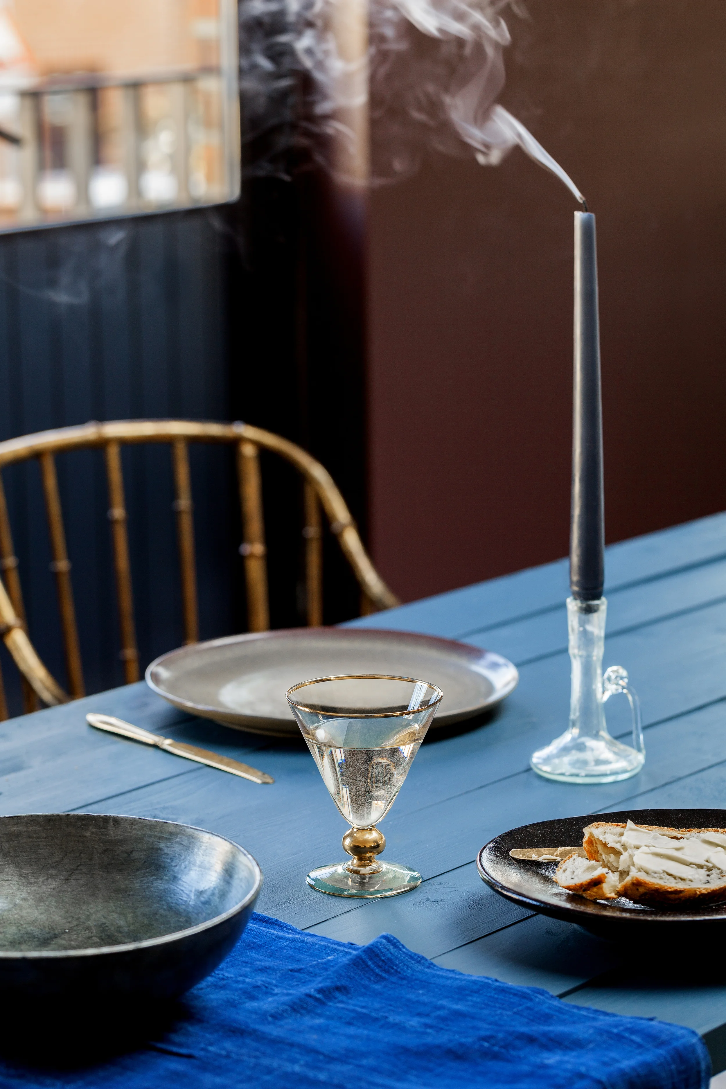 Dulux CF16 Dark & Light19237_ret.jpg