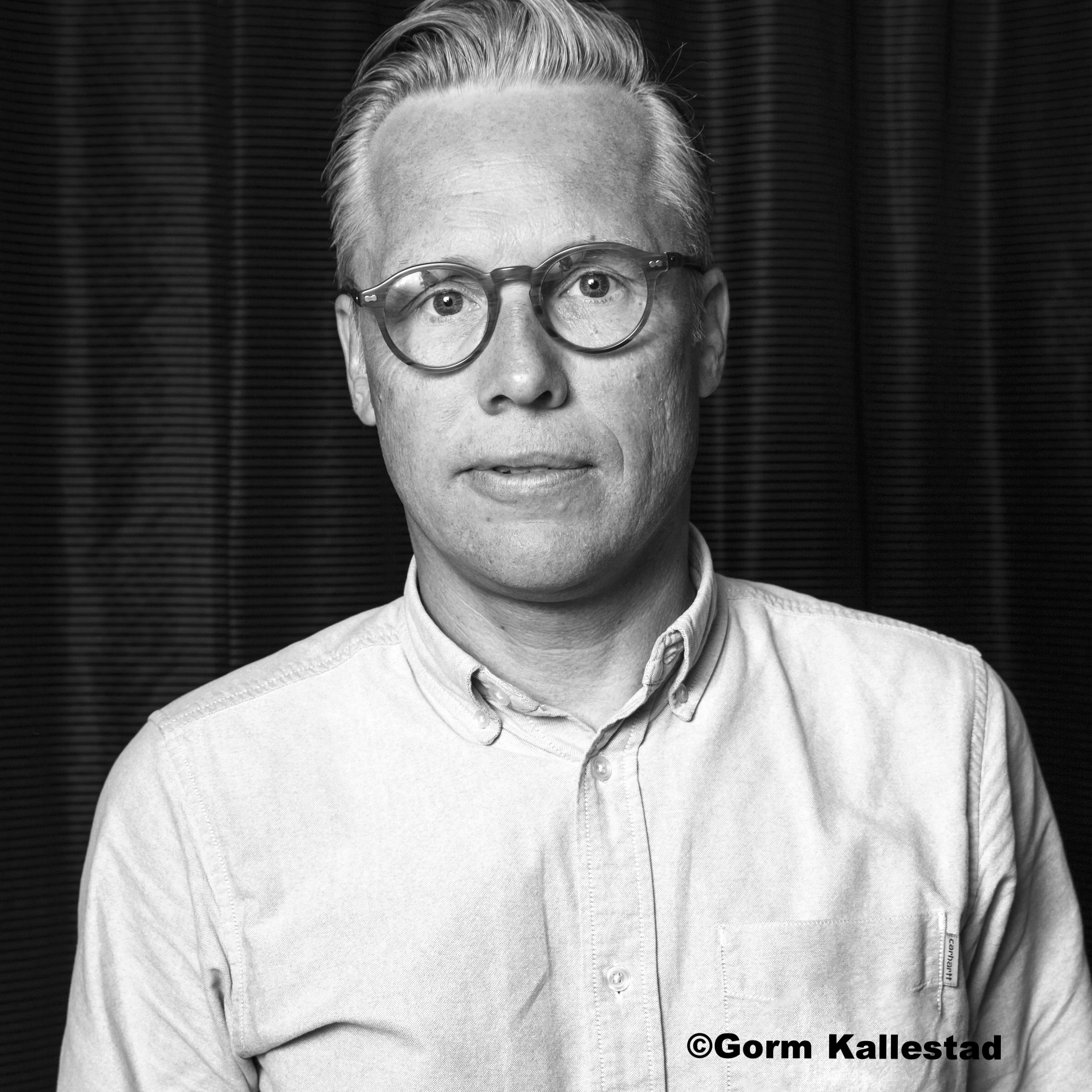 Stein B. Kvae Movie Producer and Partner, Paradox Film / Drylab R&D – Oslo, Norway Stein B. Kvae is one of Norway’s most experienced Movie Producers and a business entrepreneur. He has produced more than 20 feature films, including Norway’s Official Selection for this year’s Oscars, The Kings Choice . He has a background in advertising, having also managed the Norwegian Advertising School Westerdals, and been a board member at the Danish School The Kaos Pilots. He is currently finishing an EMBA at Berlin School of Creative Leadership.